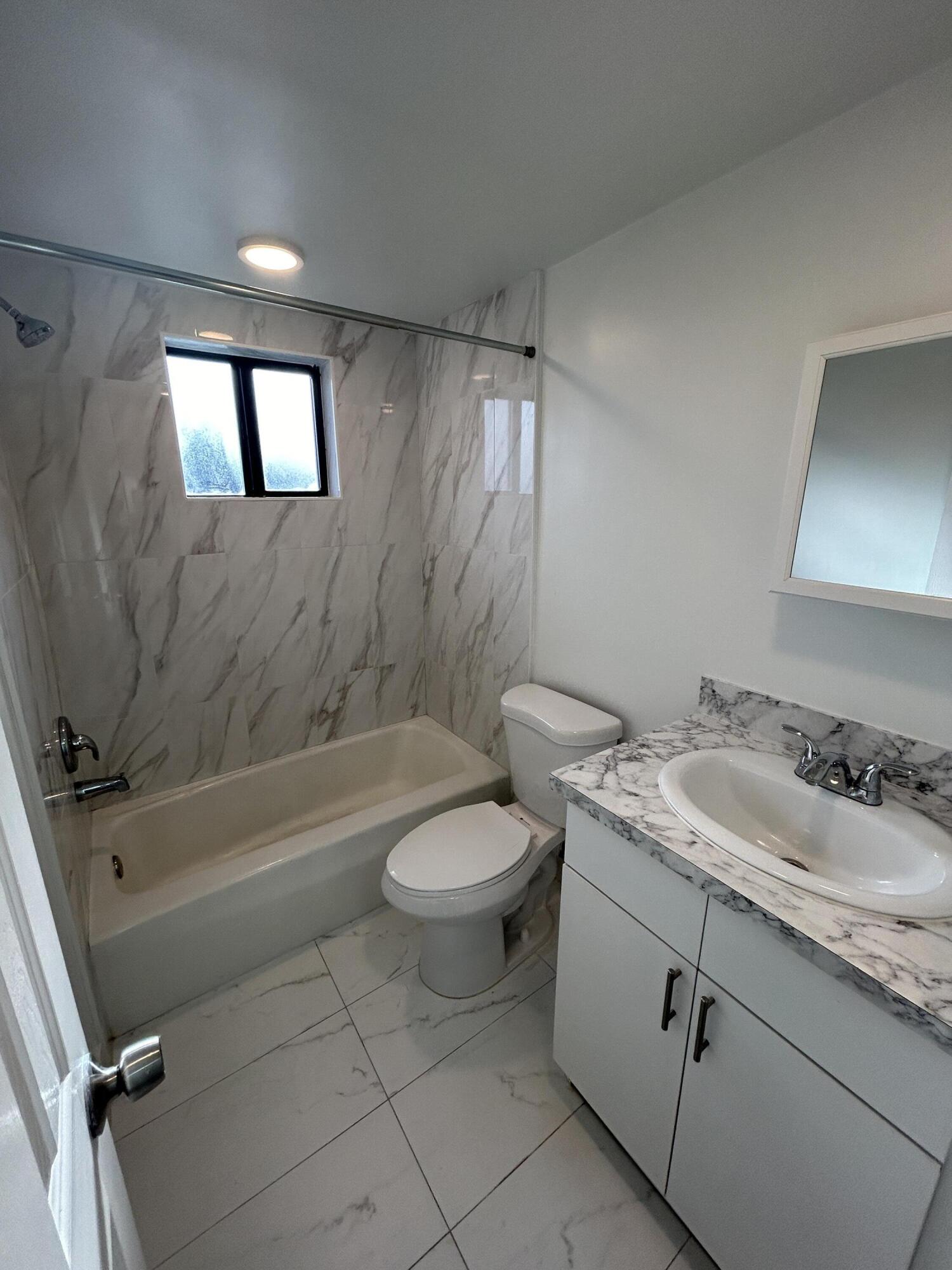 2545 Taft Street 205 Property Photo 8