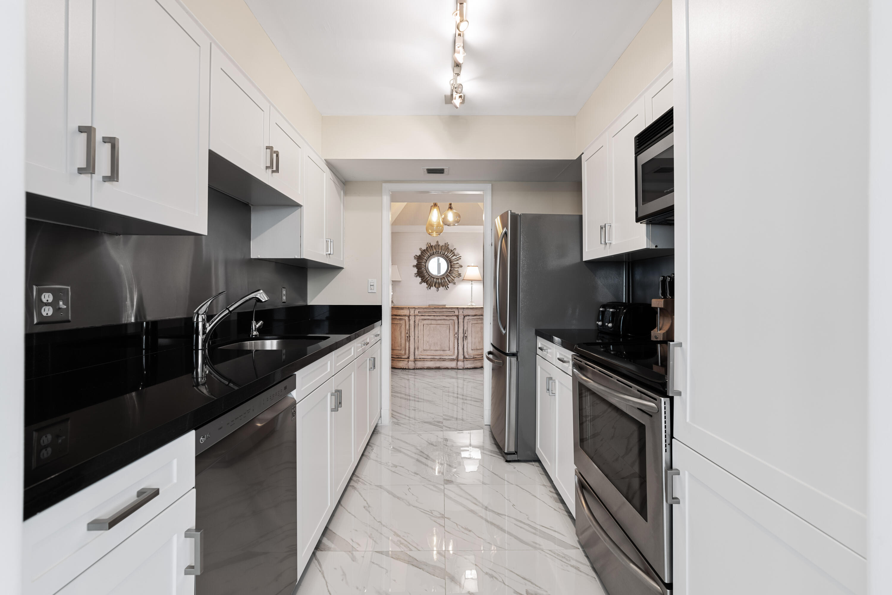 5550 N Ocean Drive 5c Property Photo 4