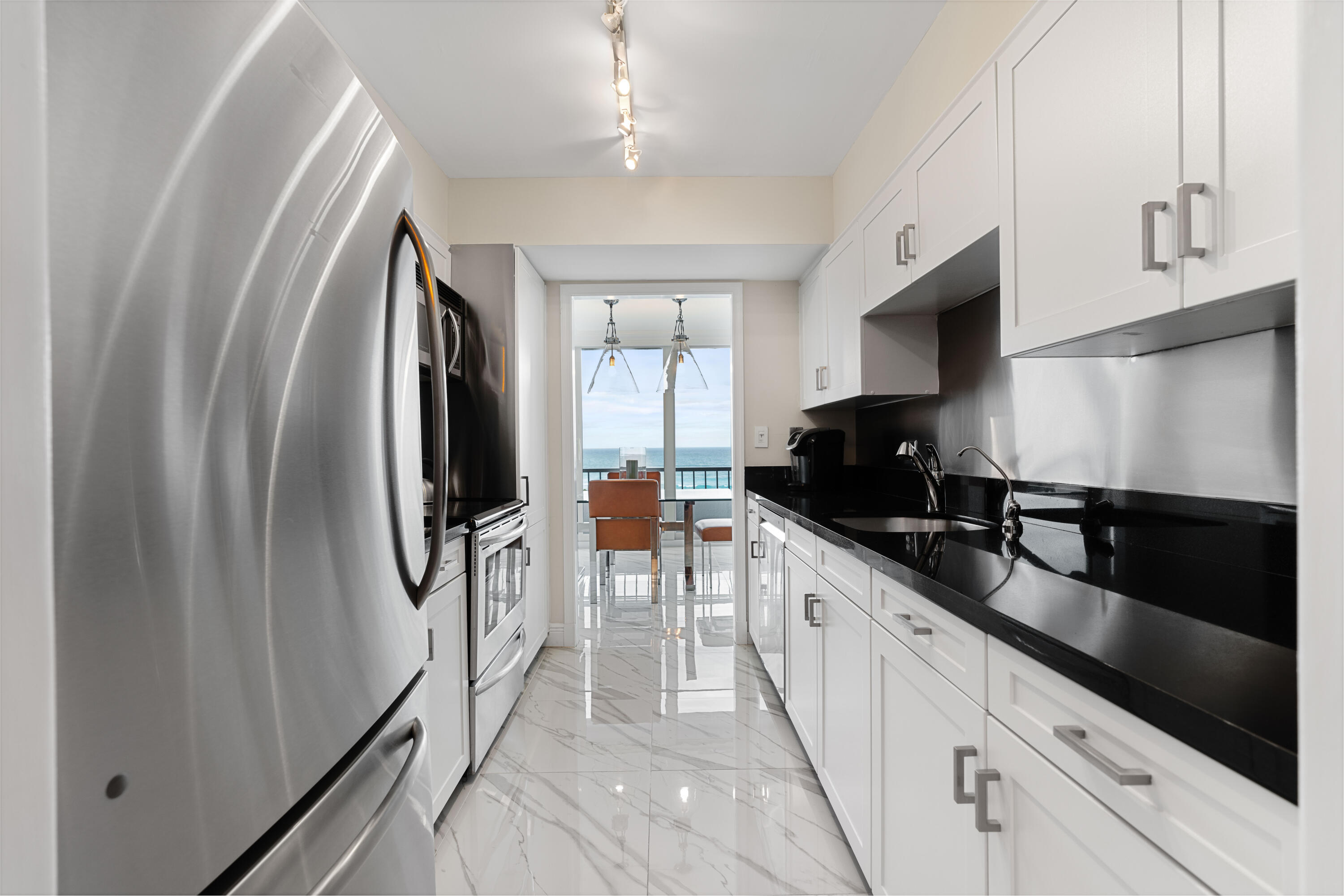 5550 N Ocean Drive 5c Property Photo 5