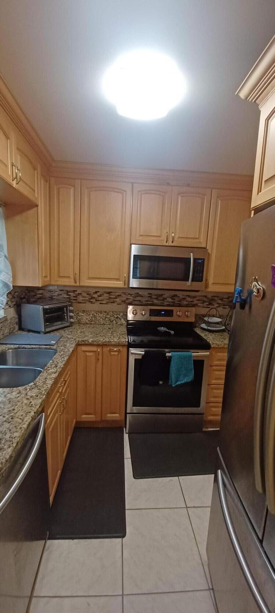 2998 E Sunrise Lakes Drive E 121 Property Photo 6