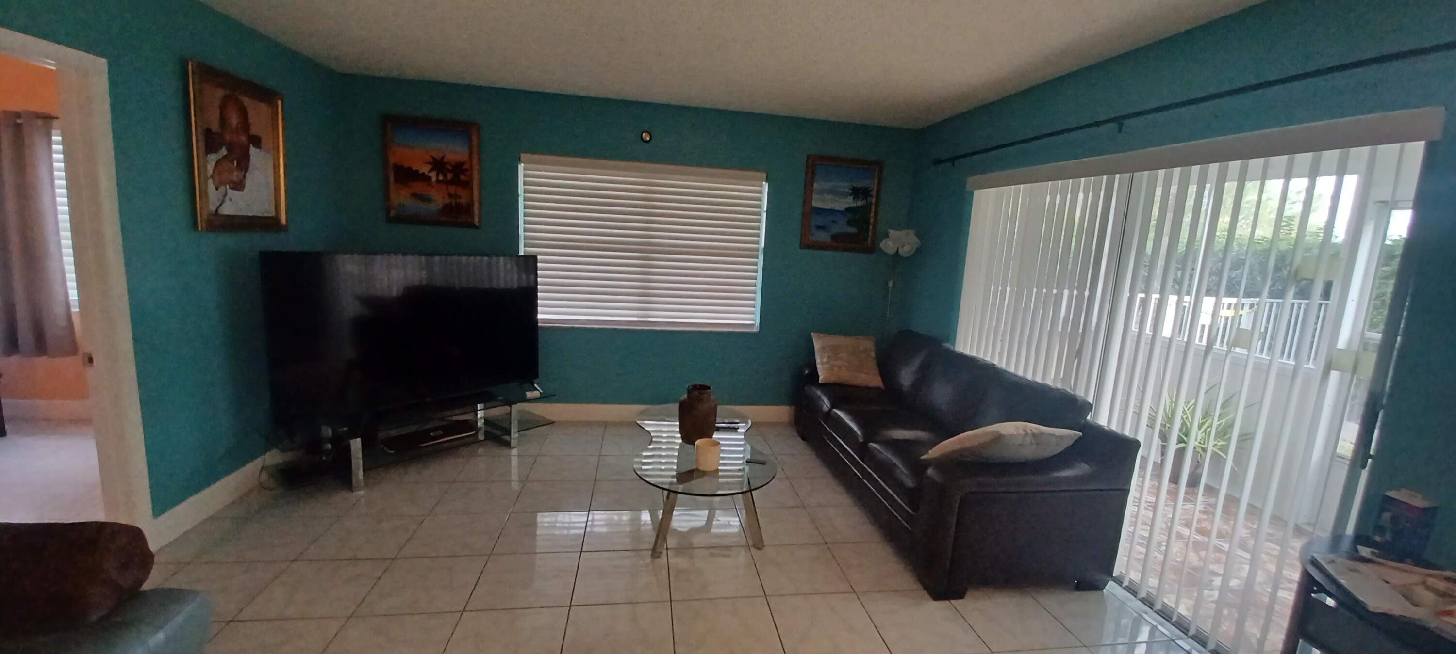 2998 E Sunrise Lakes Drive E 121 Property Photo 10