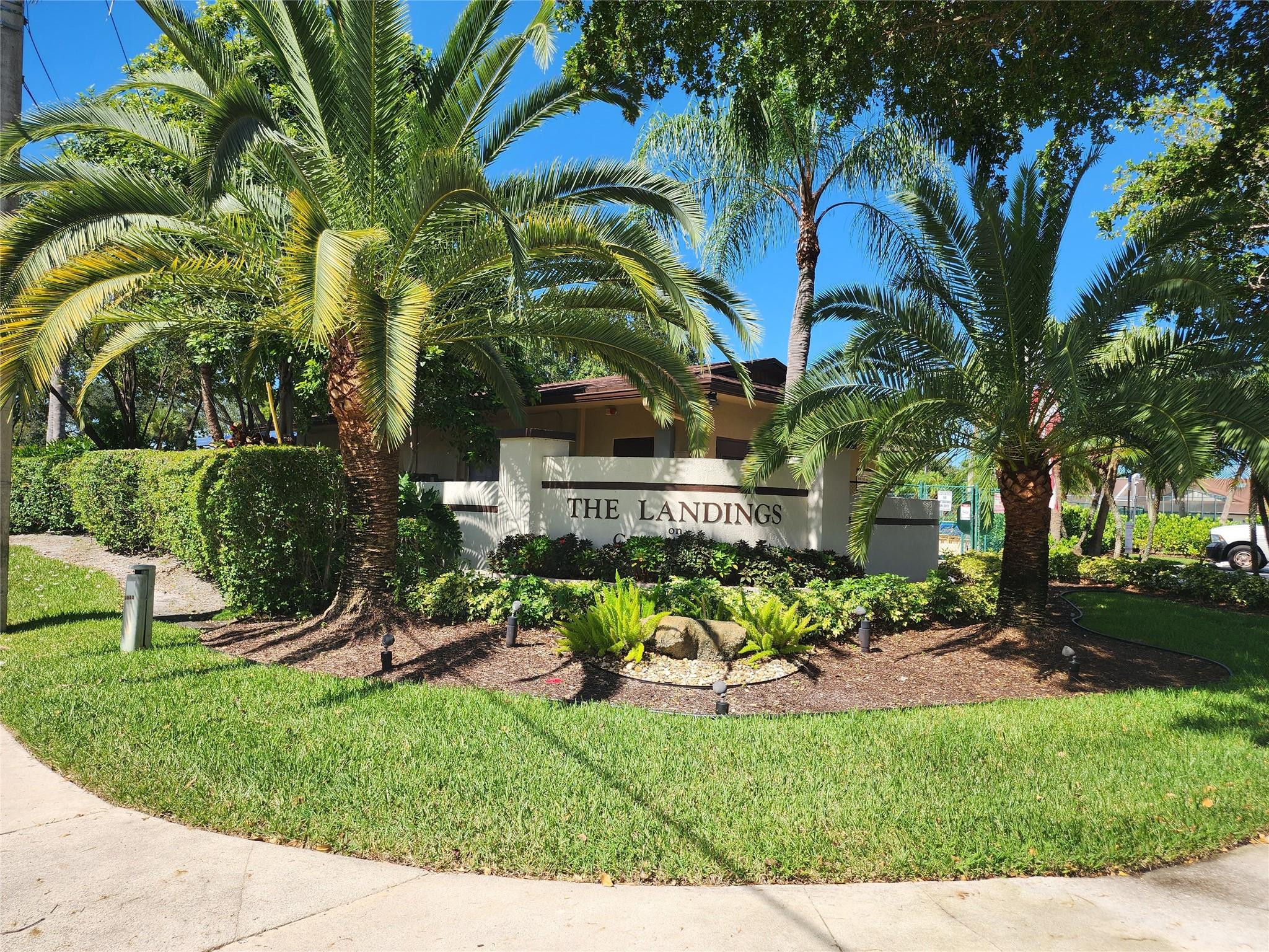 9020 Nw 60th Street Property Photo 2