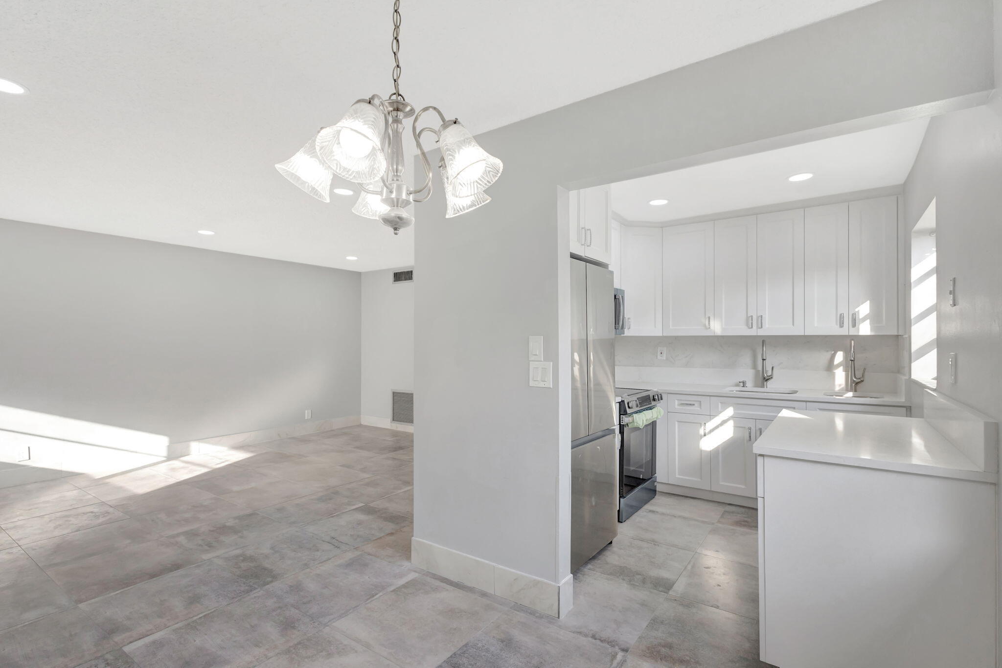 121 Bedford E Property Photo 8