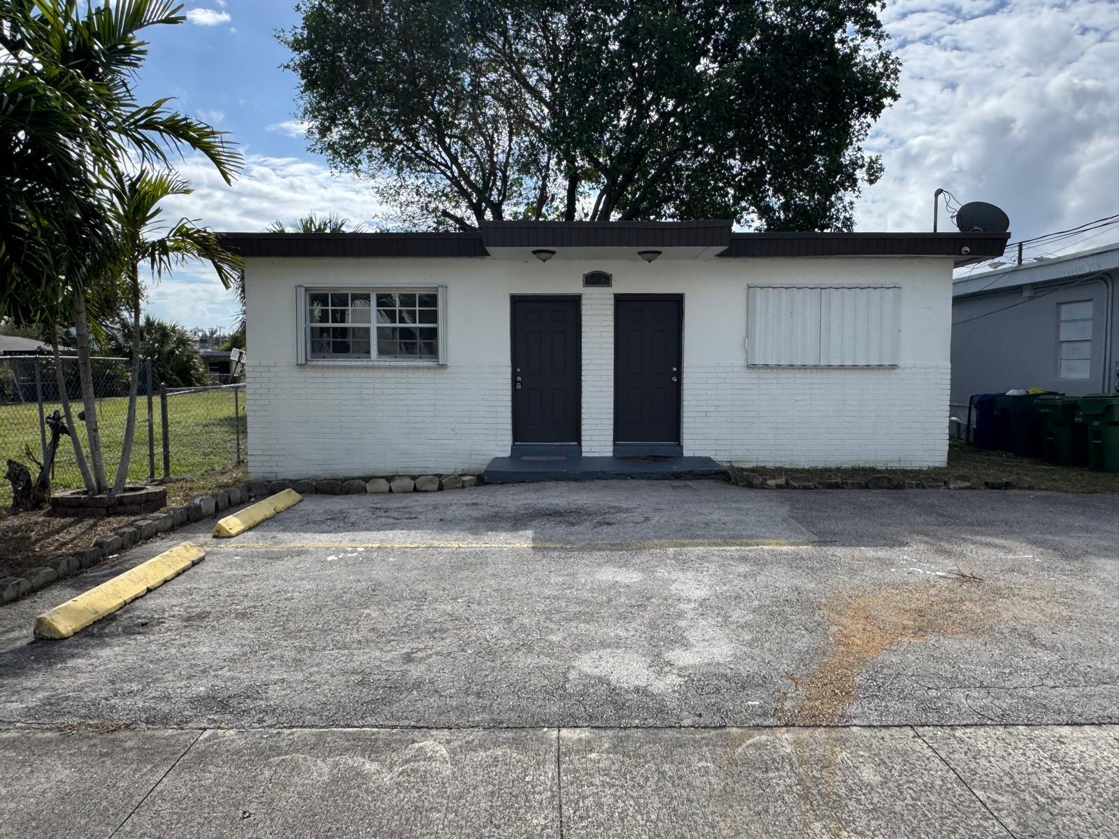 1042 Foster Road Property Photo 1
