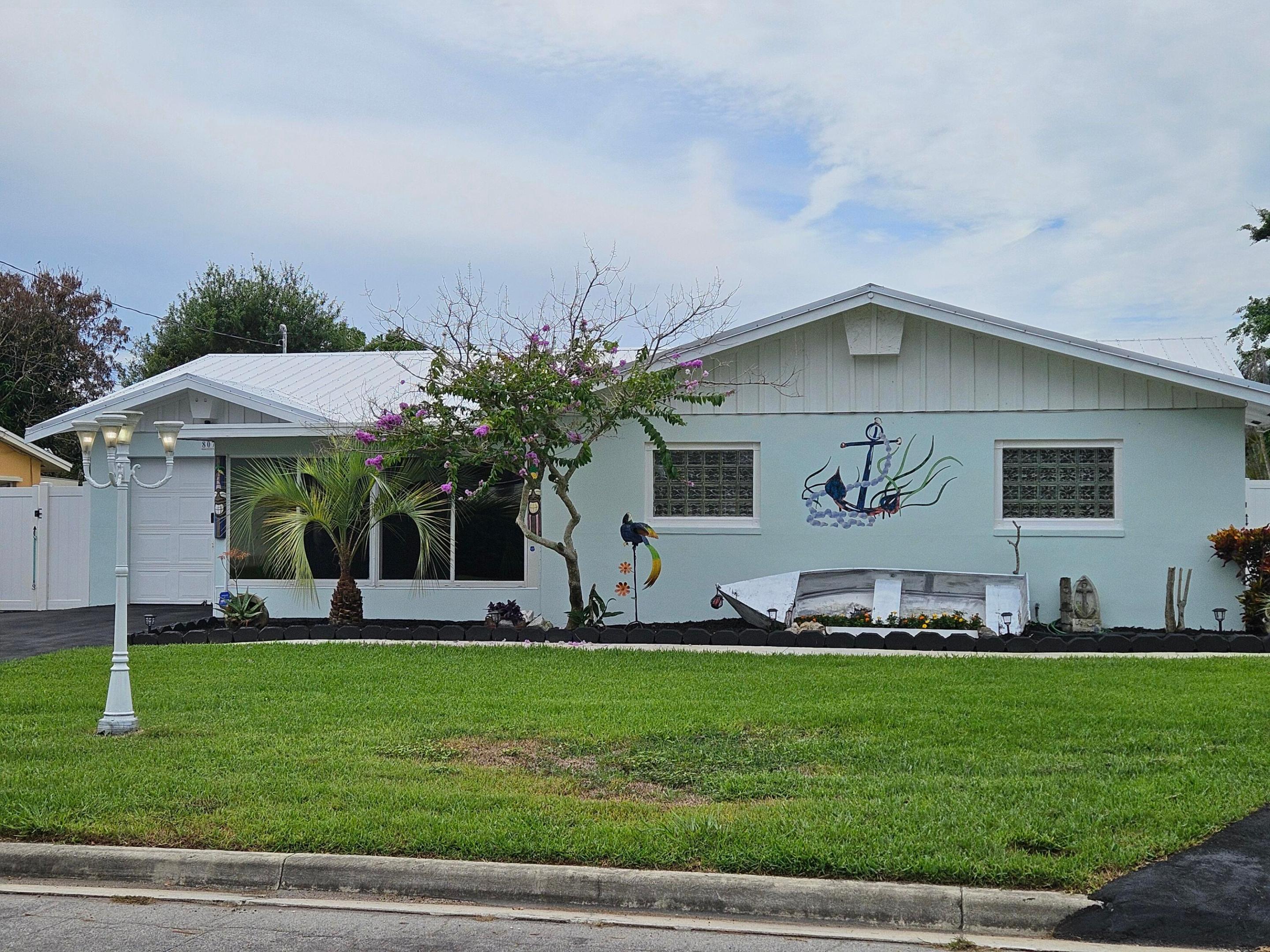 807 Grandview Boulevard Property Photo 3