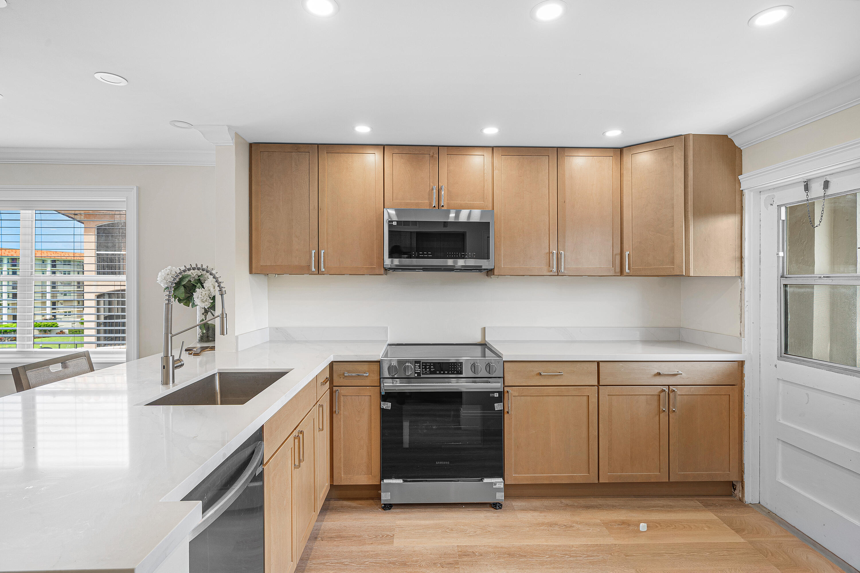2871 N Ocean Boulevard F425 Property Photo 5