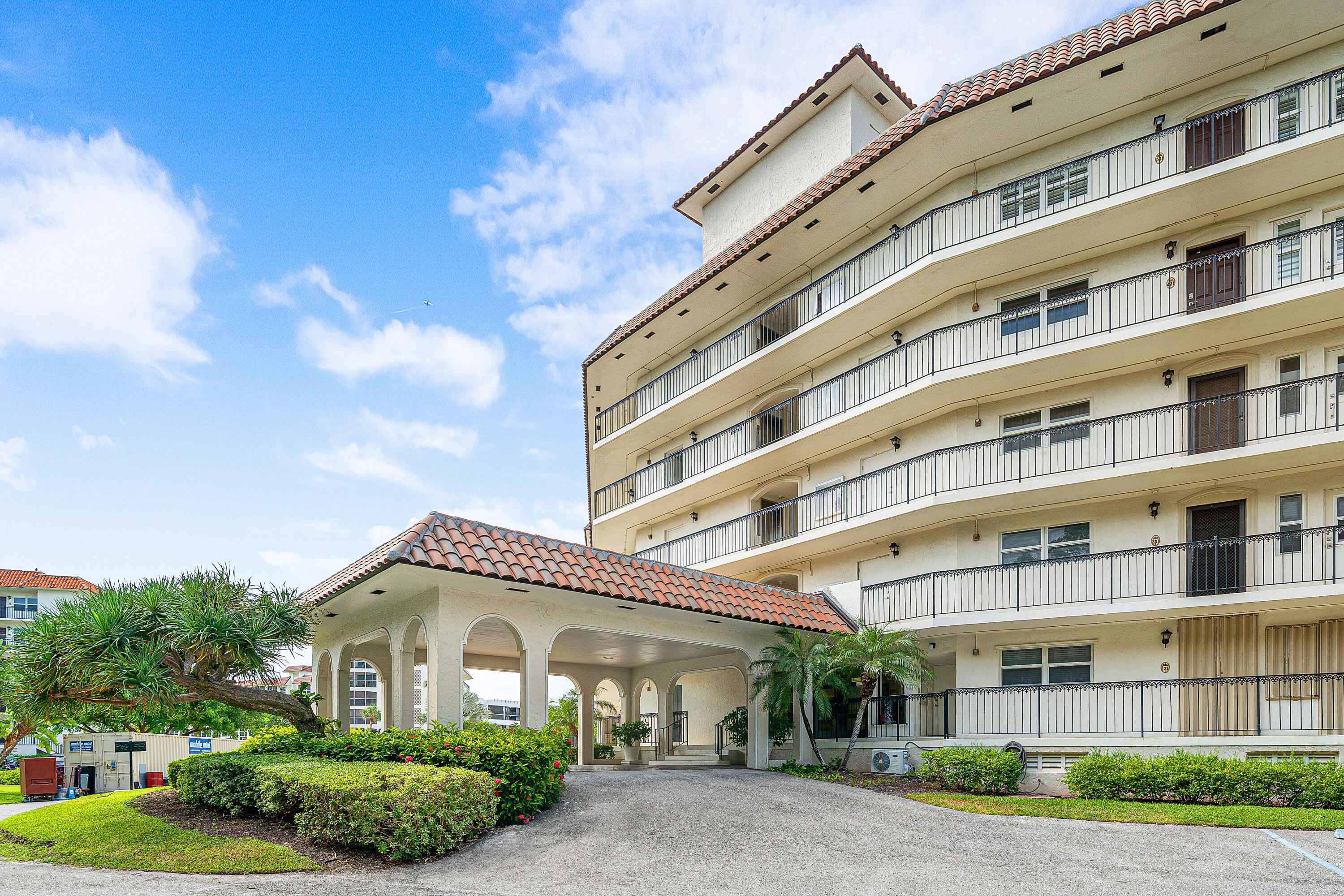 2871 N Ocean Boulevard F425 Property Photo 16