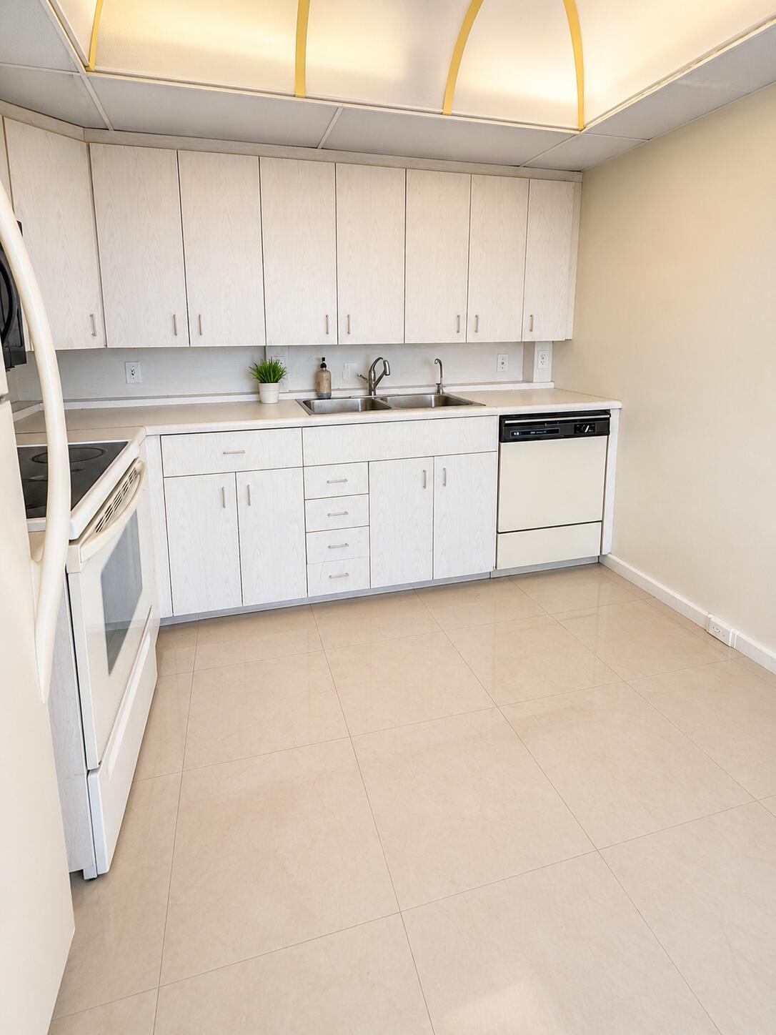 4024 Newcastle B Property Photo 2