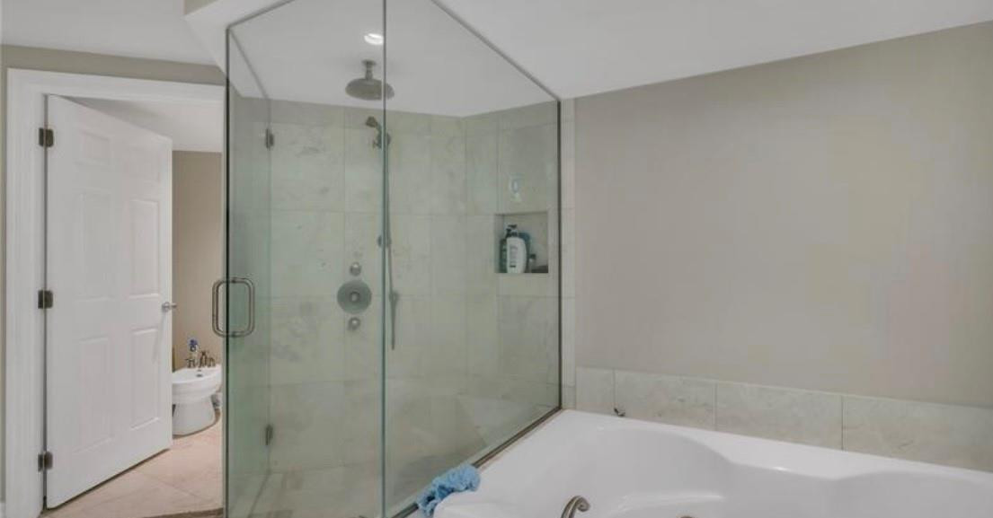 9401 Collins Avenue 402 Property Photo 18