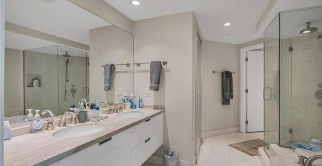 9401 Collins Avenue 402 Property Photo 24