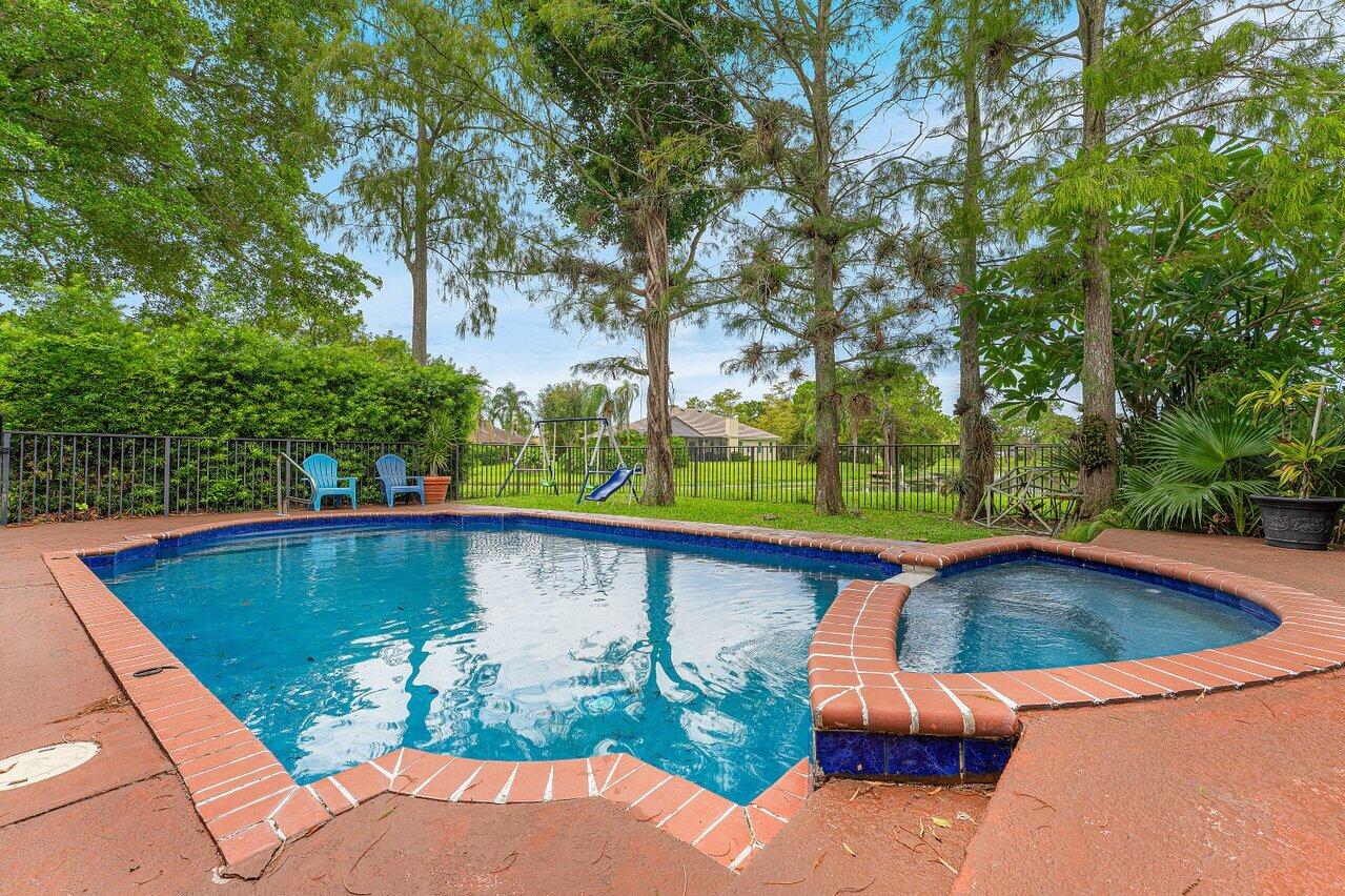 1726 Treehaven Court Property Photo 2