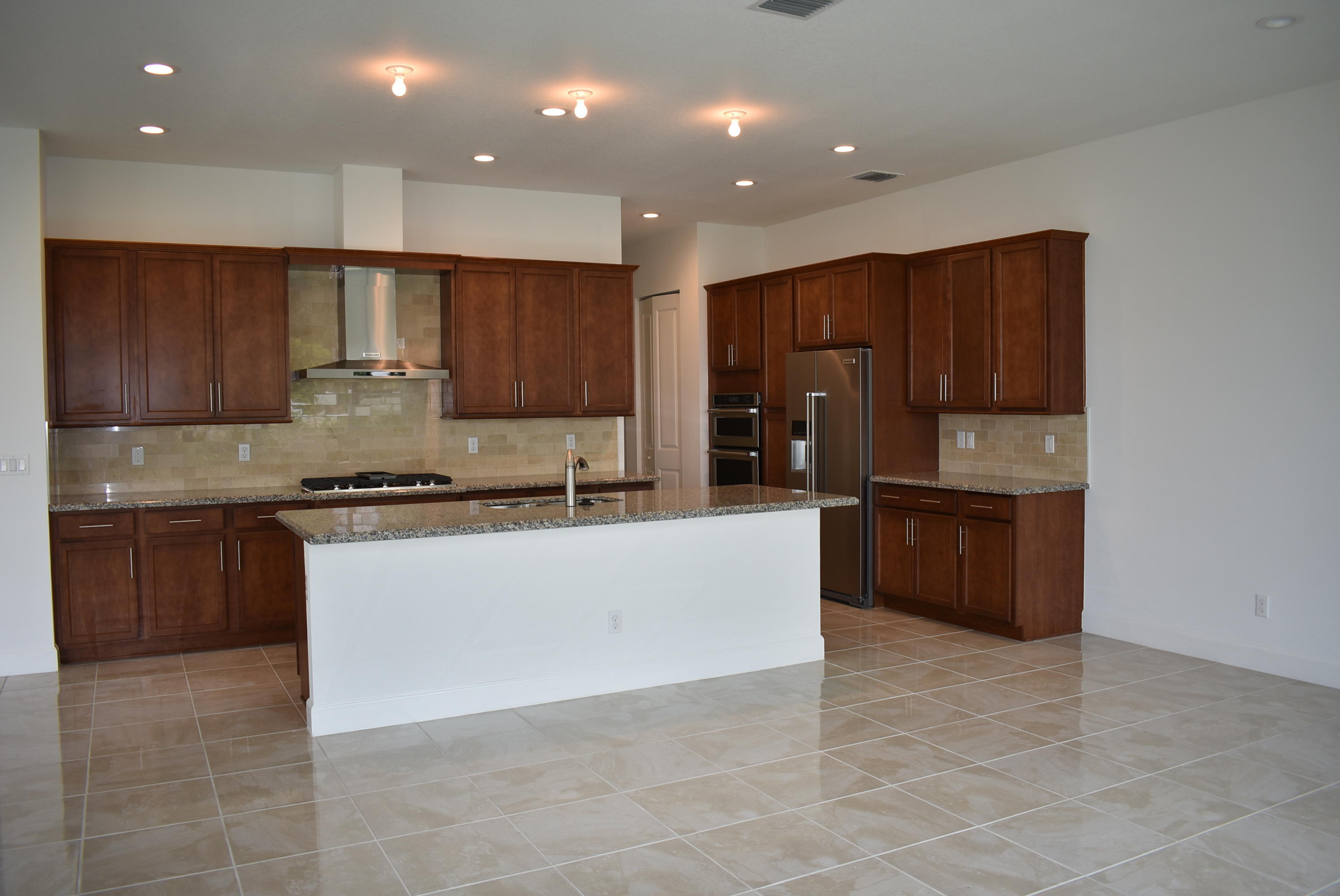 8865 Kingsmoor Way Property Photo 4