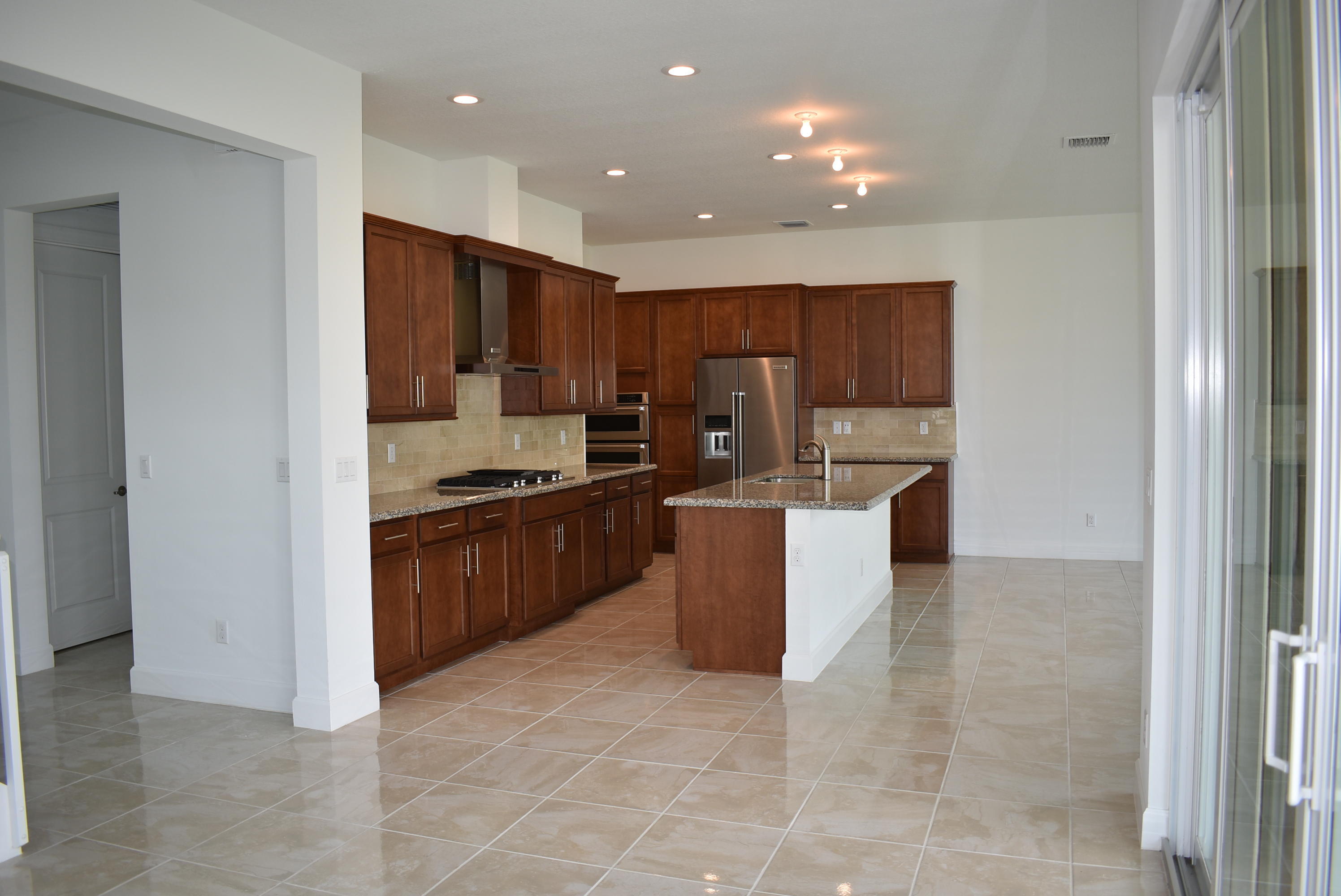 8865 Kingsmoor Way Property Photo 7