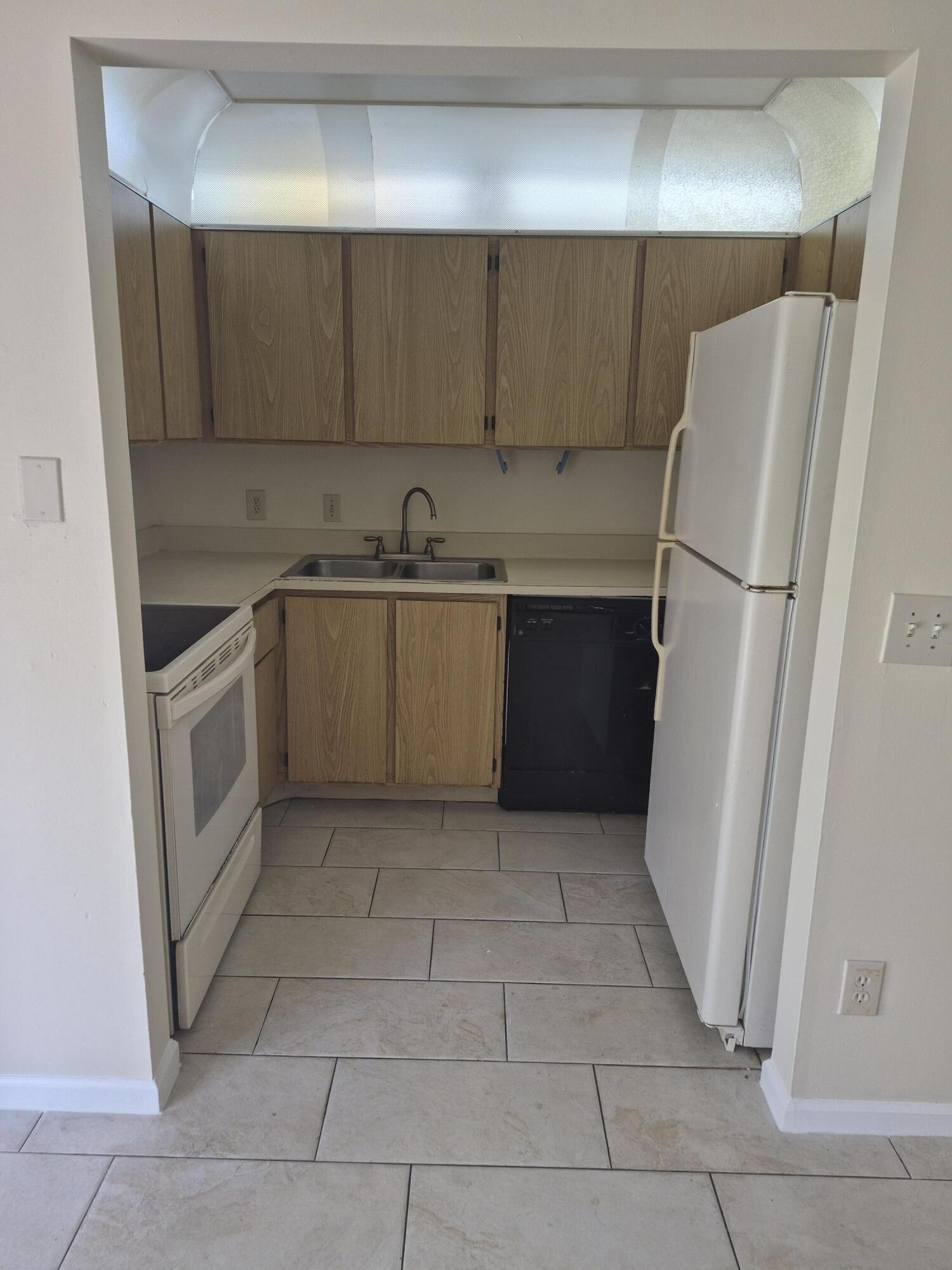 3793 Heather Drive W Property Photo 2