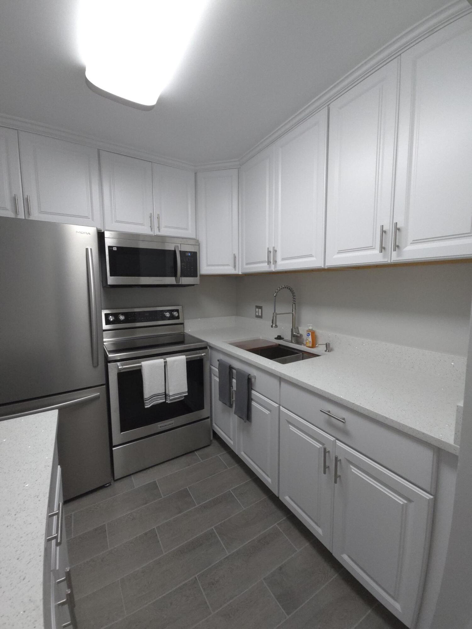 208 Kent M Property Photo 4