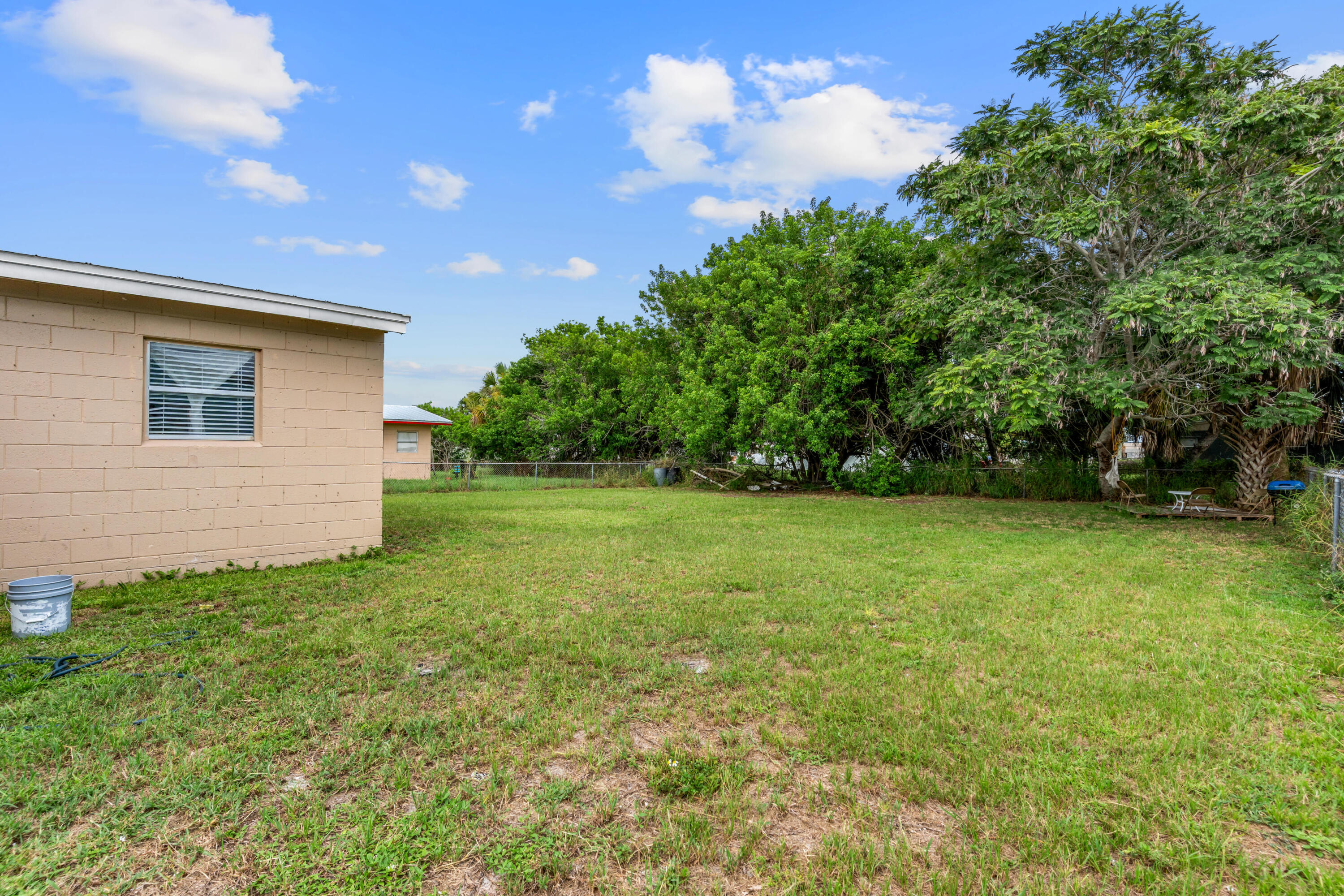 1810 N 16th Court Property Photo 4