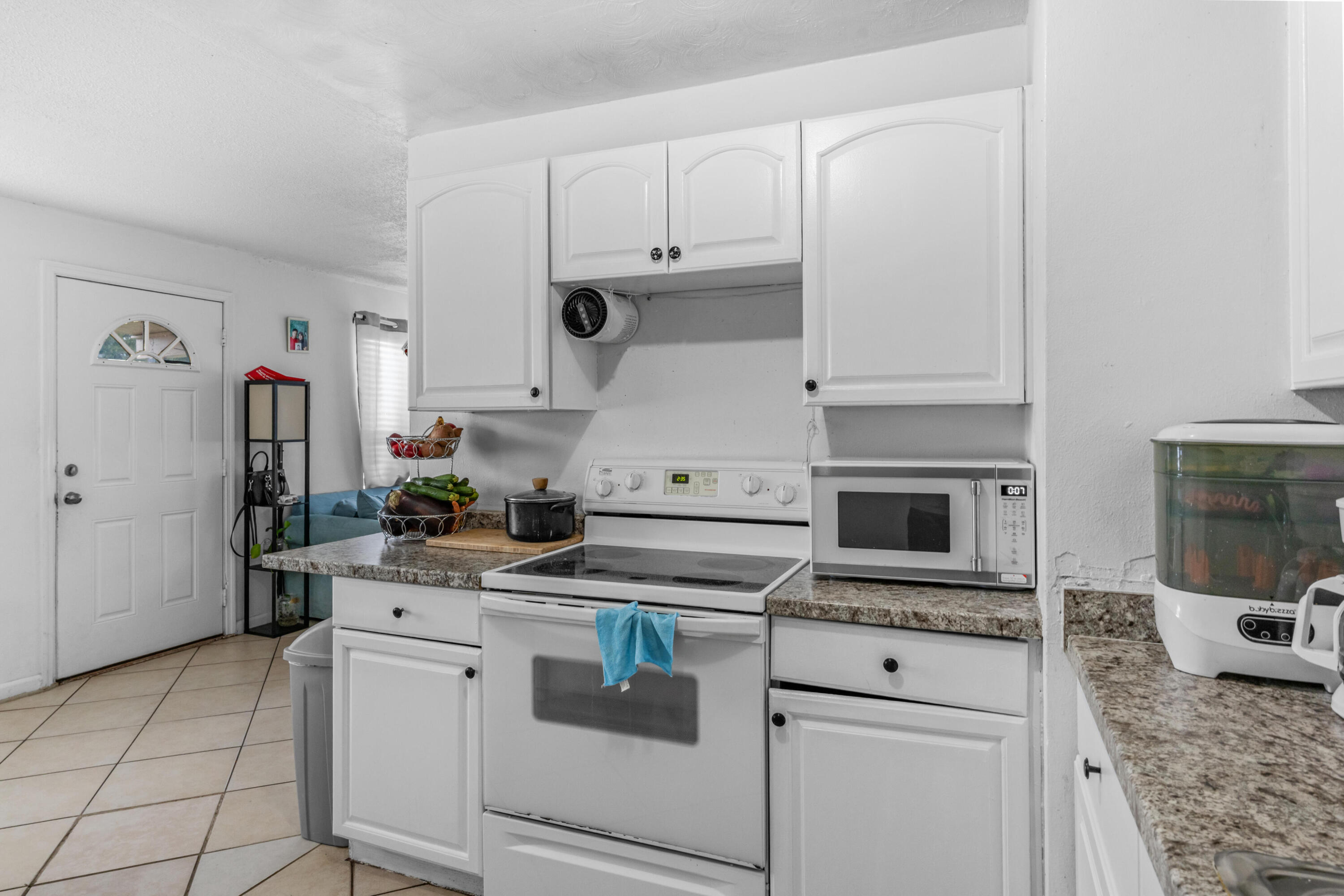 1810 N 16th Court Property Photo 6