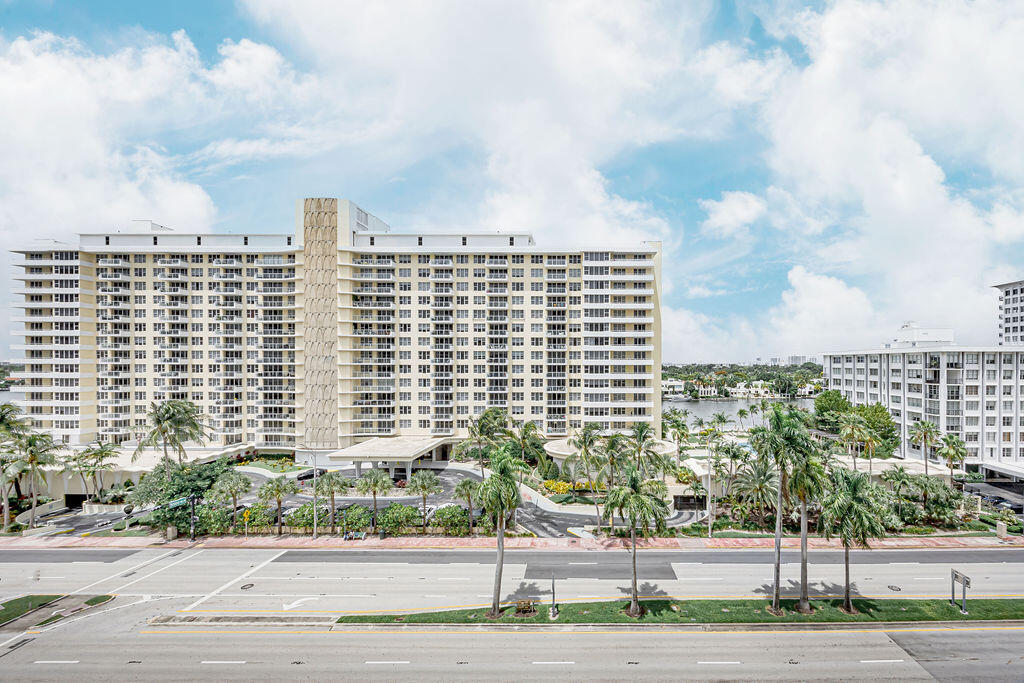 5601 Collins Avenue 816 Property Photo 1