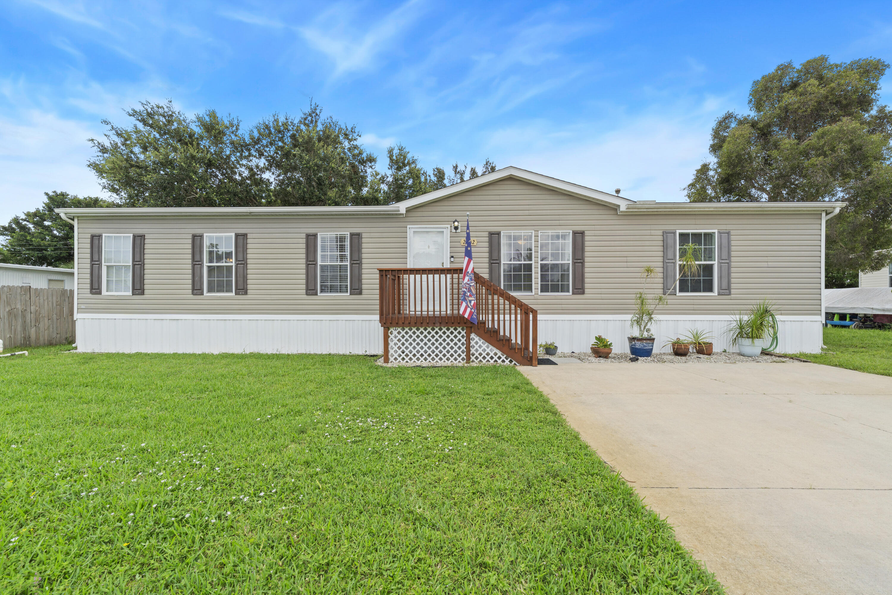2802 SE JANET Street Property Photo 1