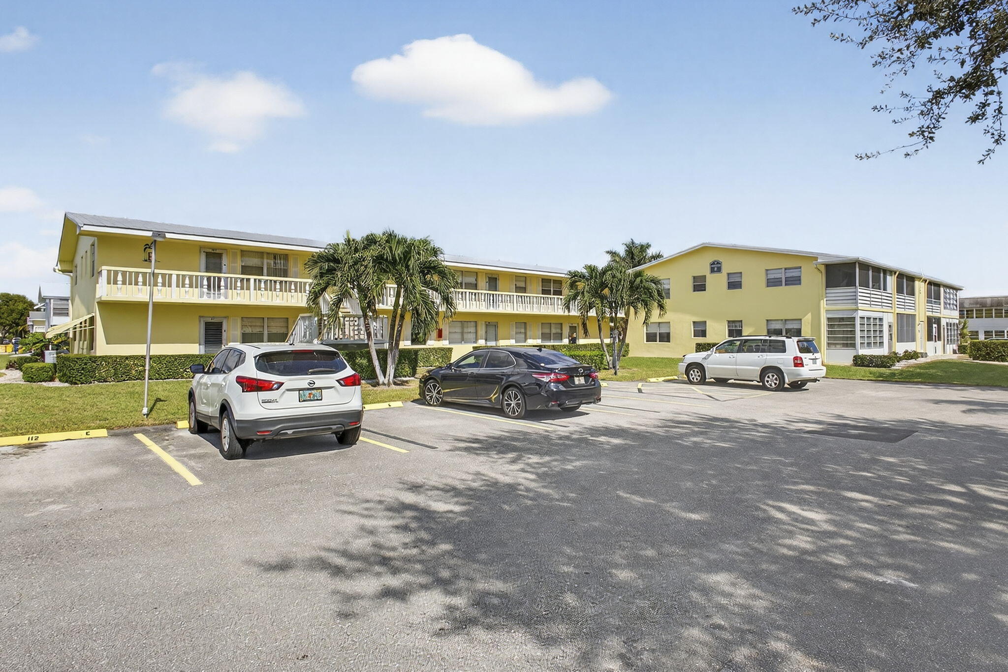 100 Sheffield E Property Photo 2
