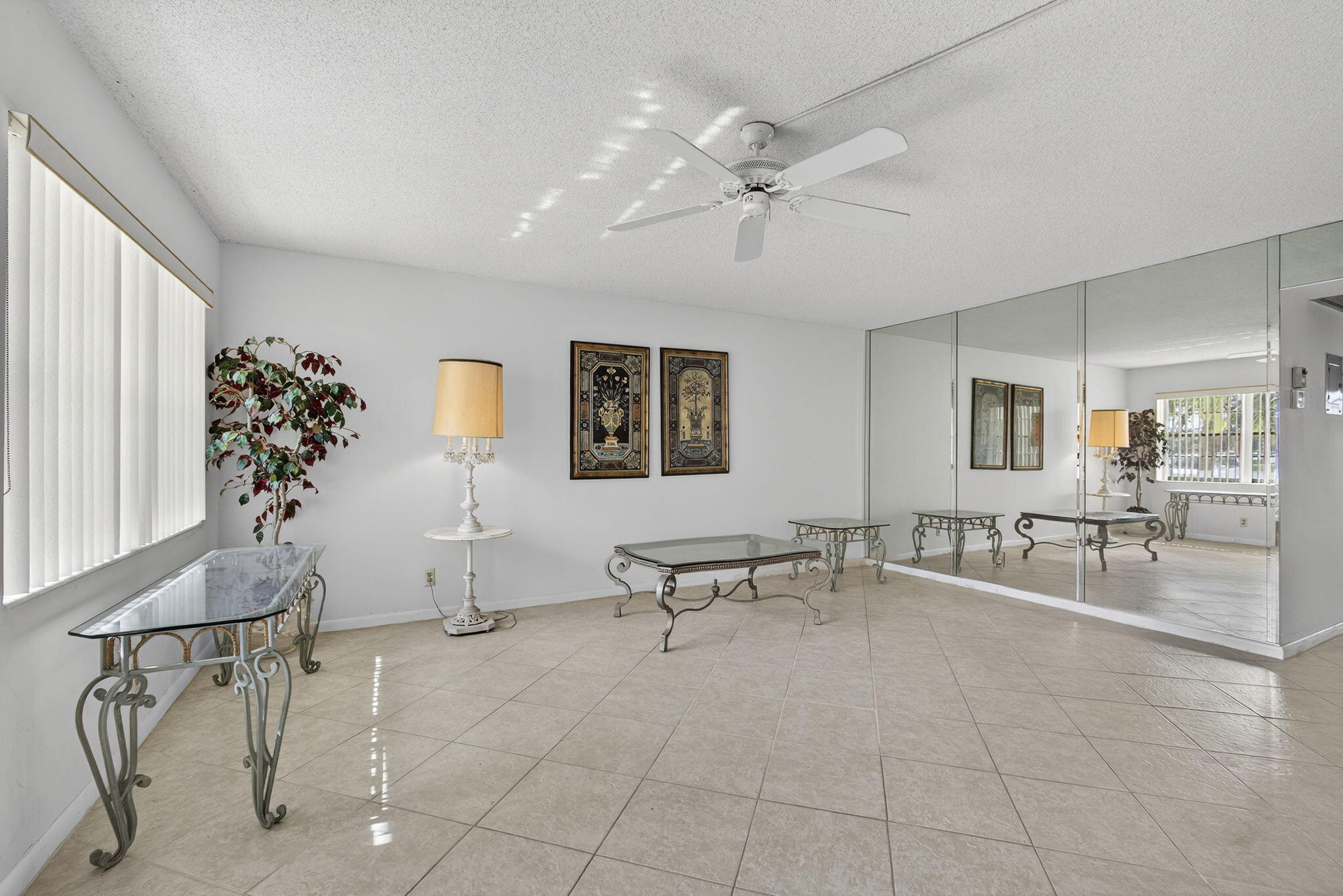 100 Sheffield E Property Photo 4
