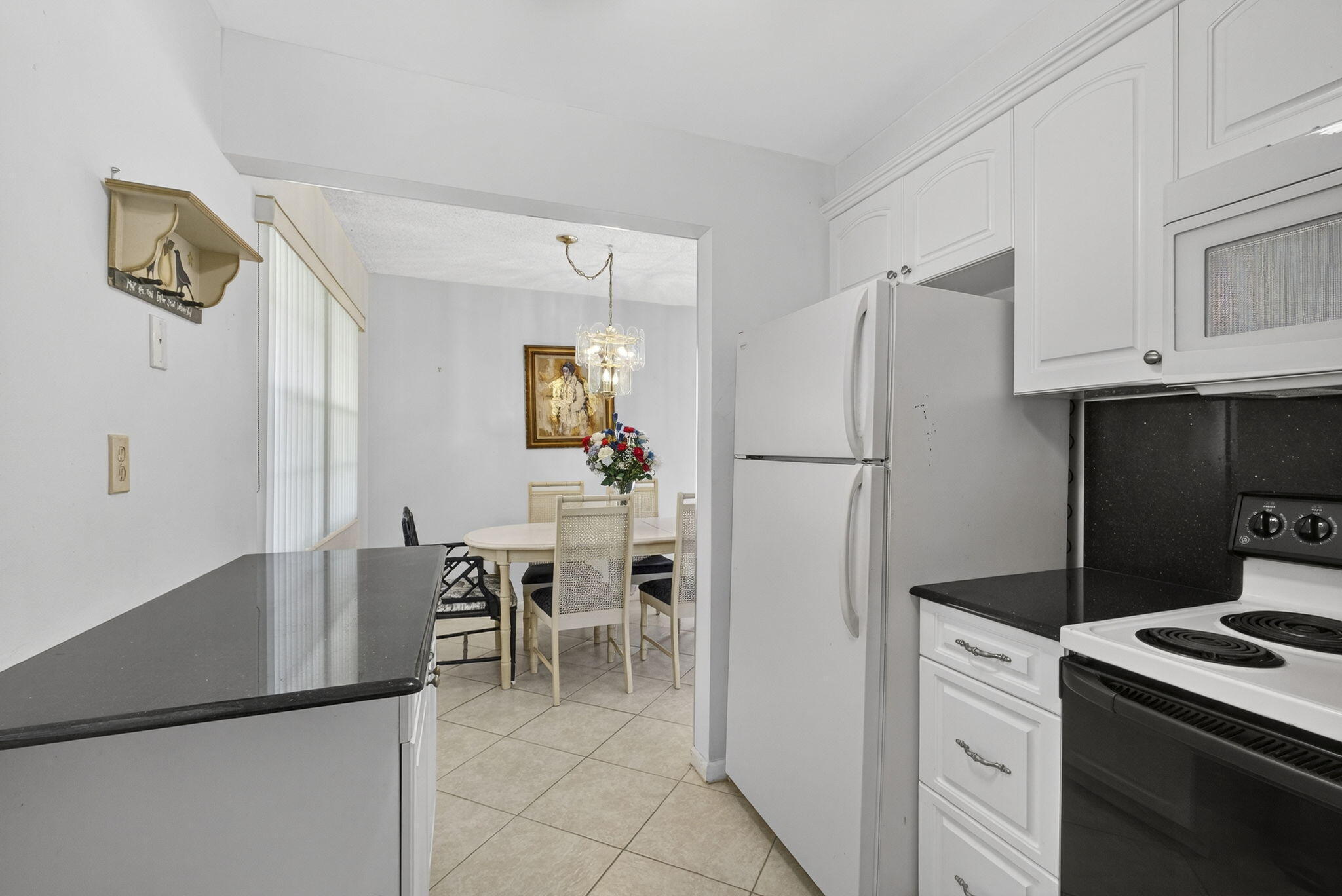 100 Sheffield E Property Photo 6
