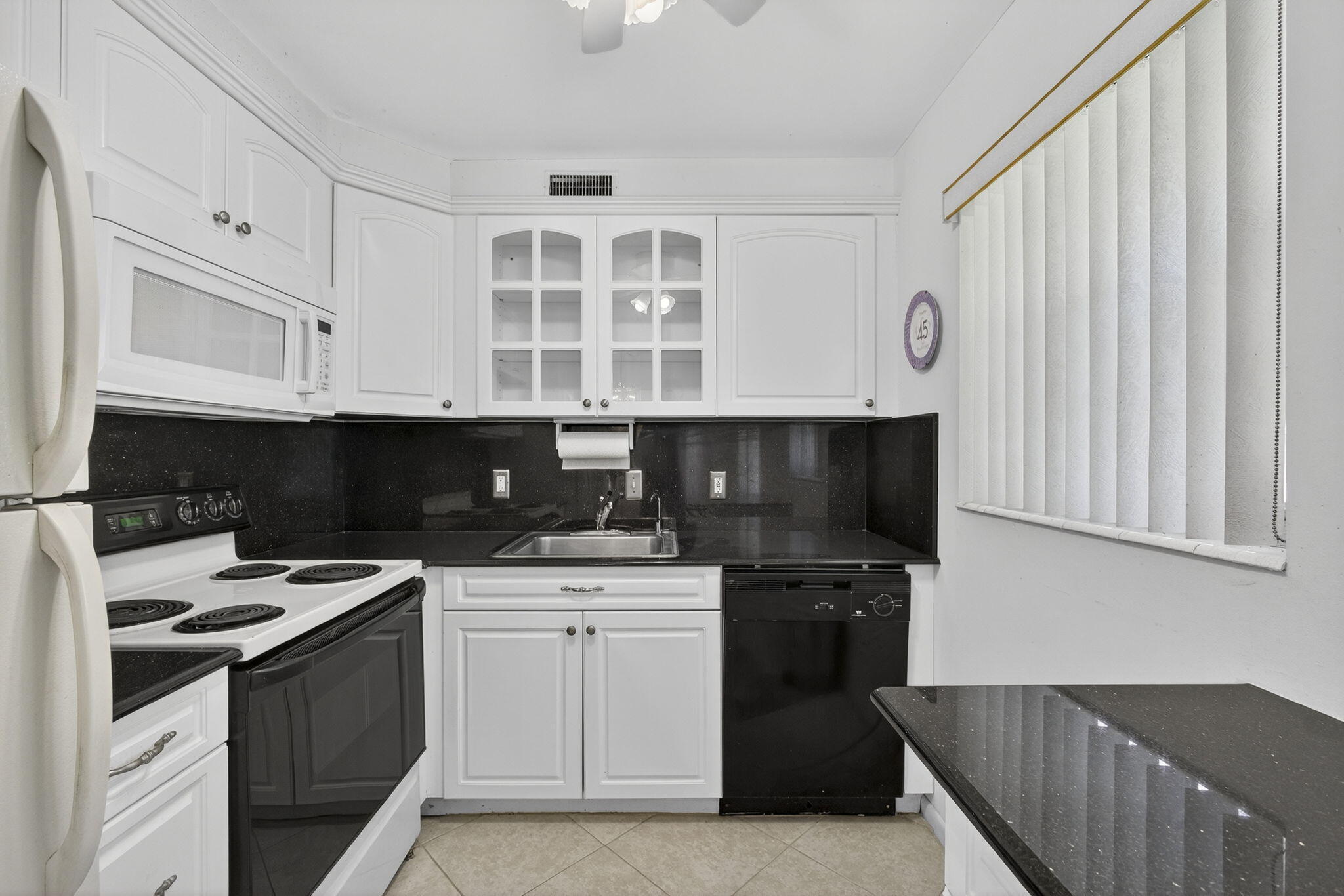 100 Sheffield E Property Photo 8