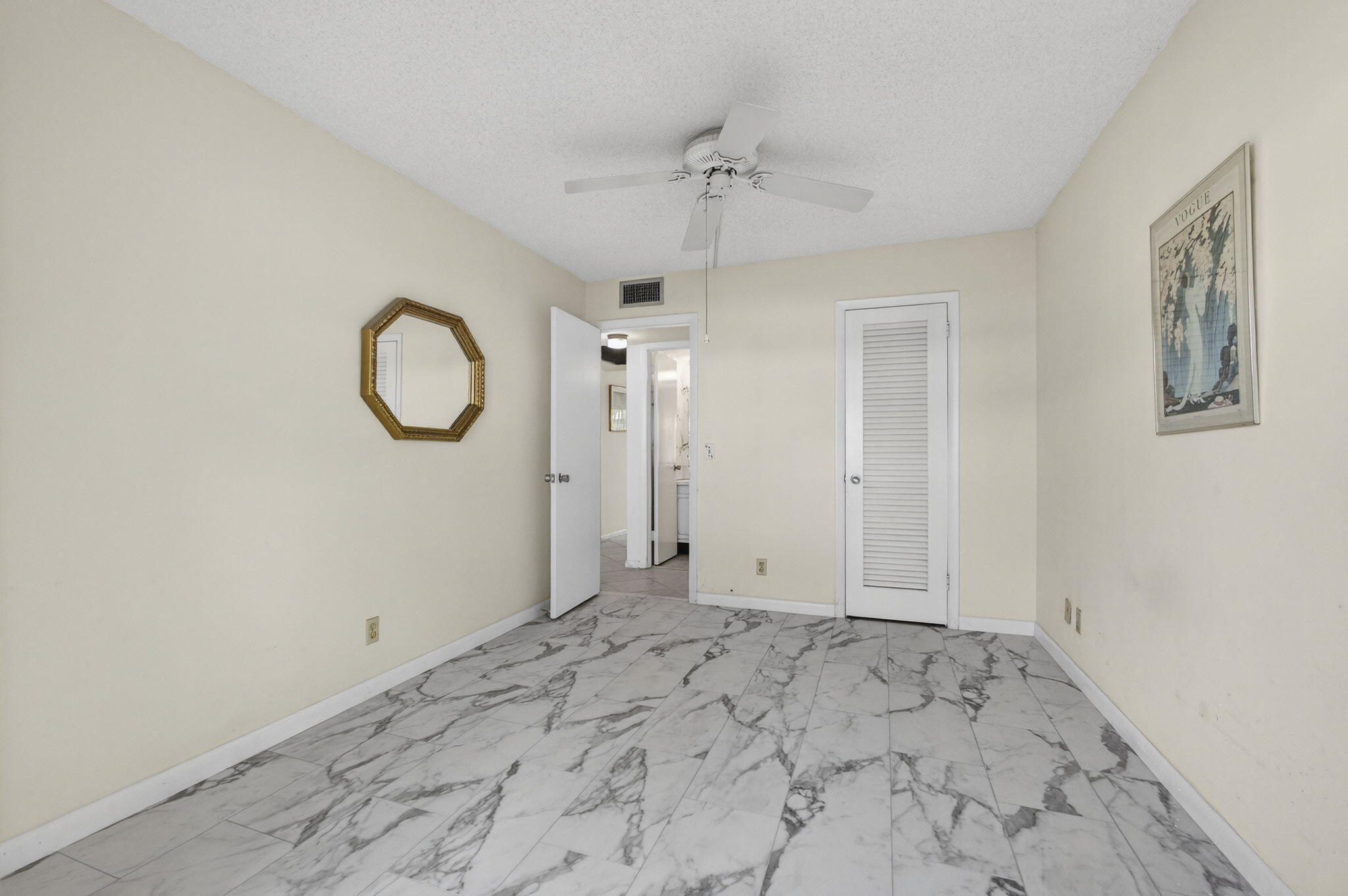 100 Sheffield E Property Photo 11