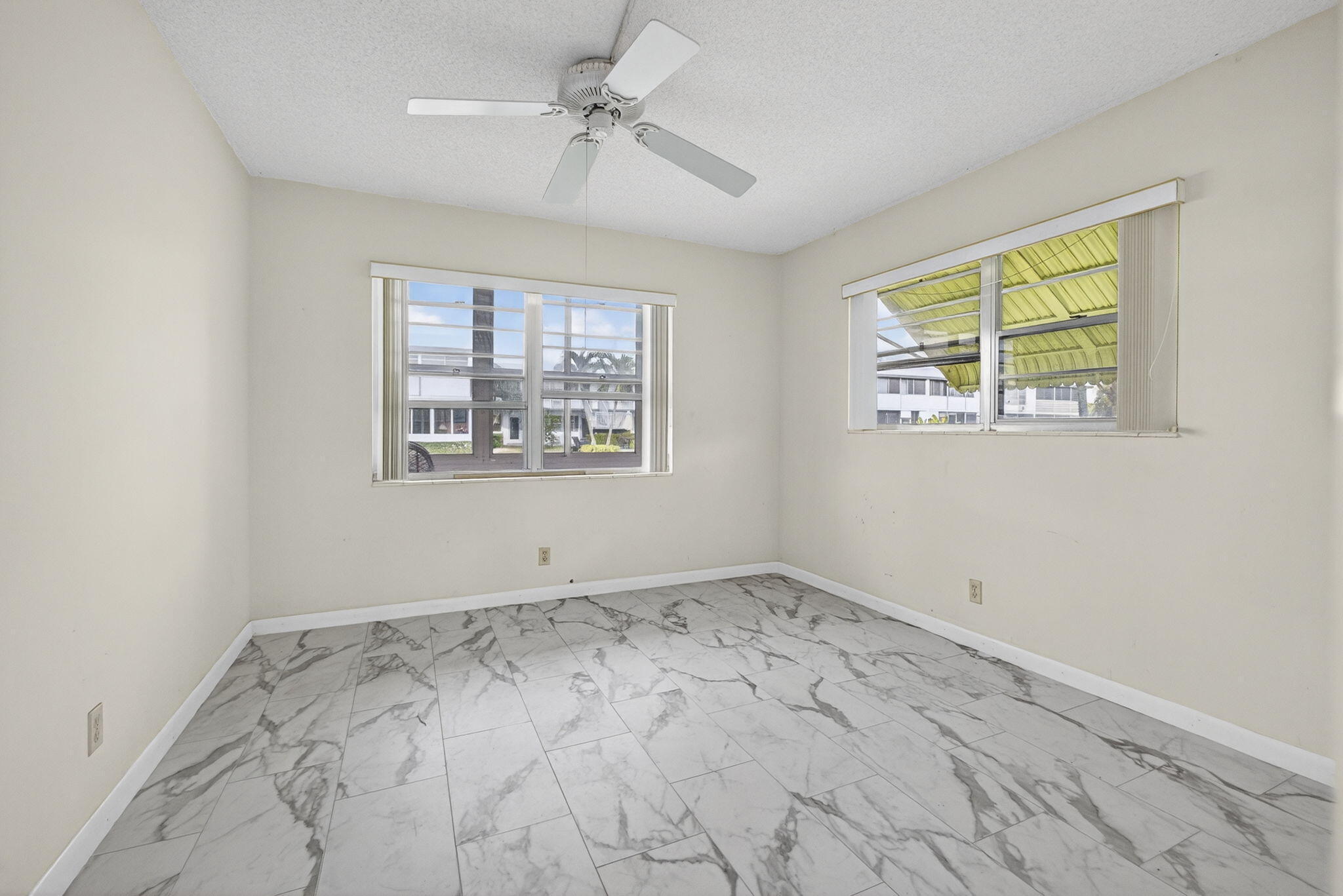 100 Sheffield E Property Photo 14