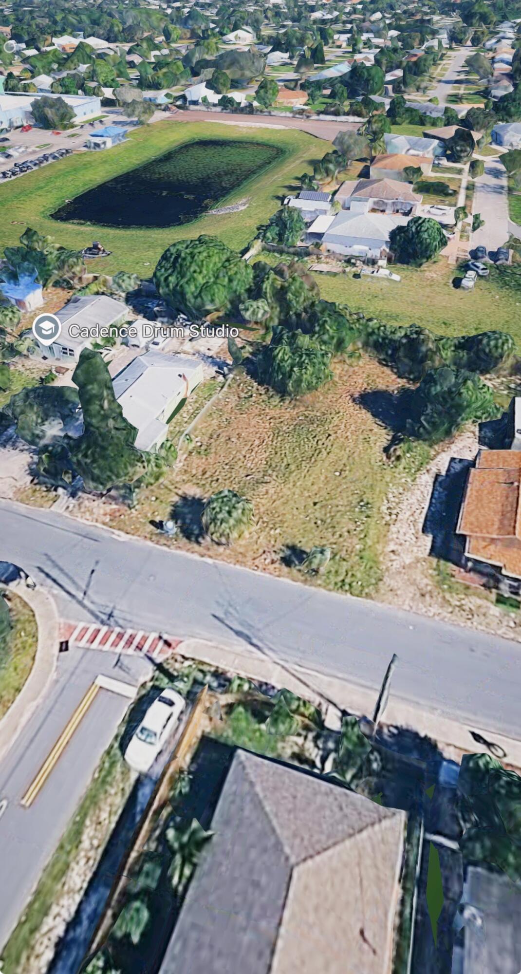 833 Se Tarpon Avenue Property Photo 1