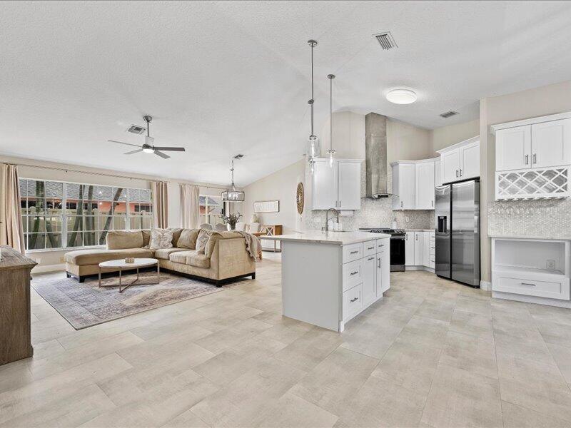 237 MOCCASIN Trail W