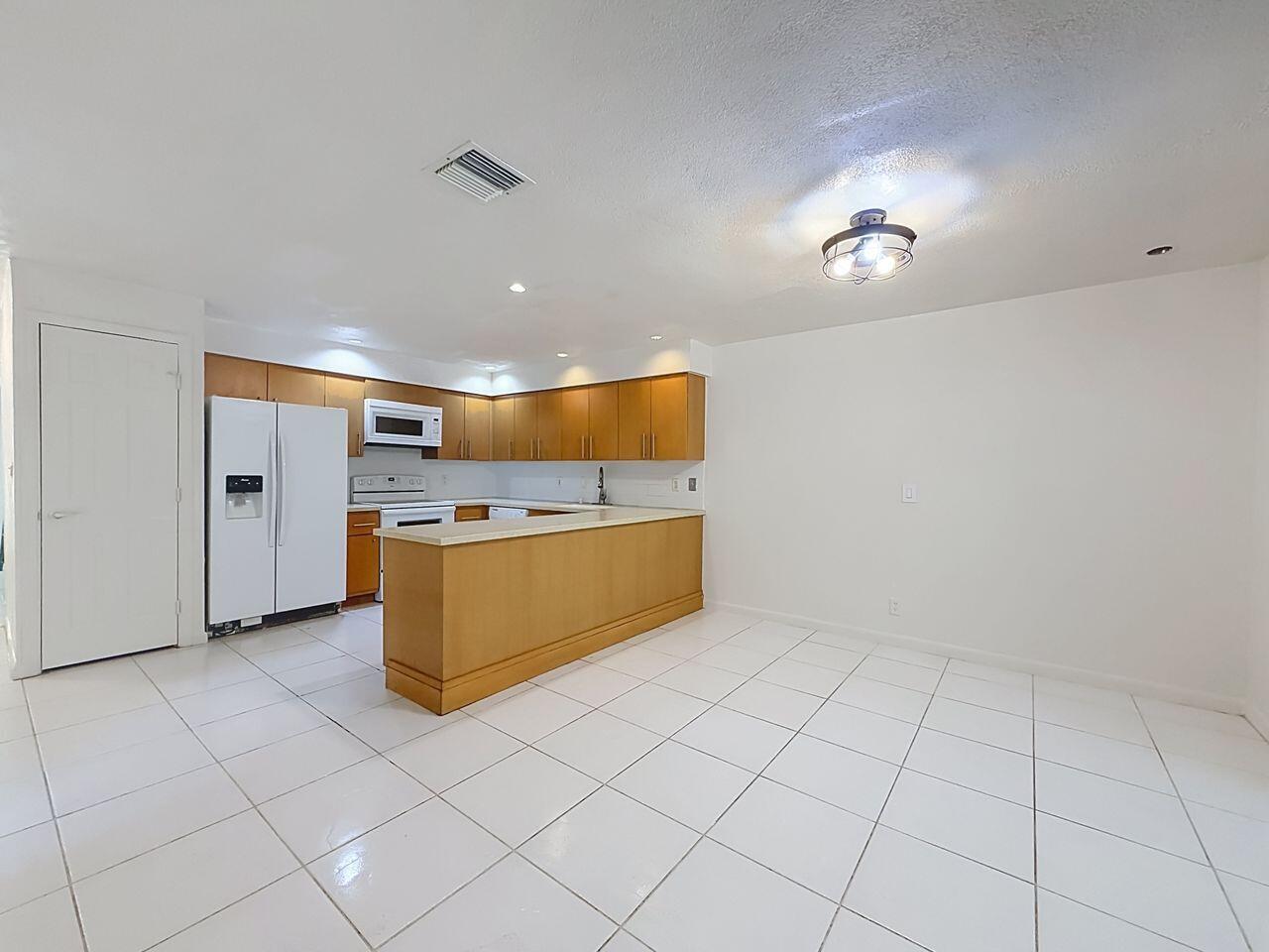 8971 Nw 33rd Street E-w Property Photo 28