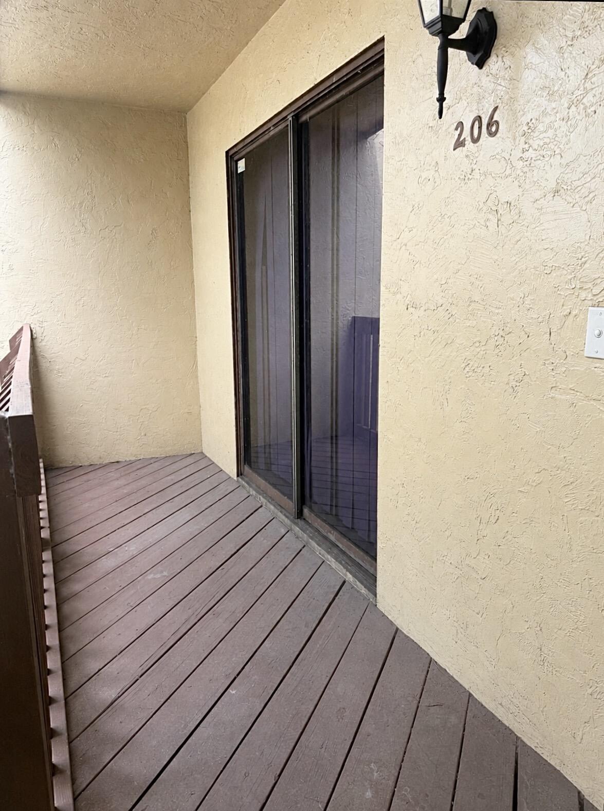 206 Lakeview Drive E Property Photo 3