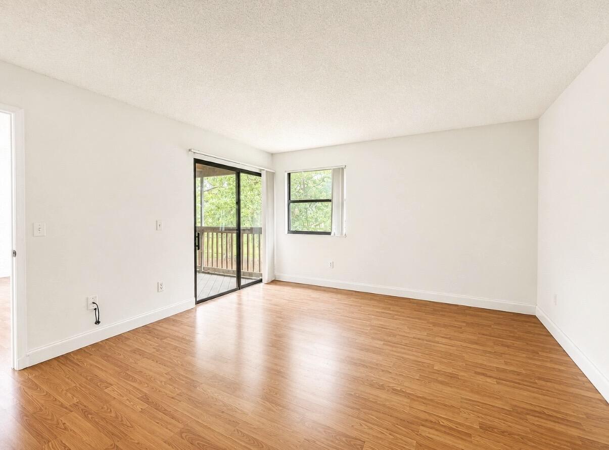 206 Lakeview Drive E Property Photo 7