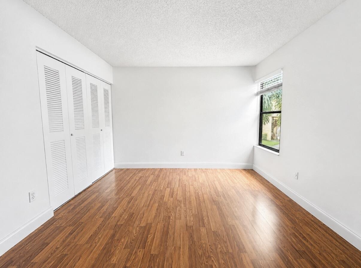 206 Lakeview Drive E Property Photo 10
