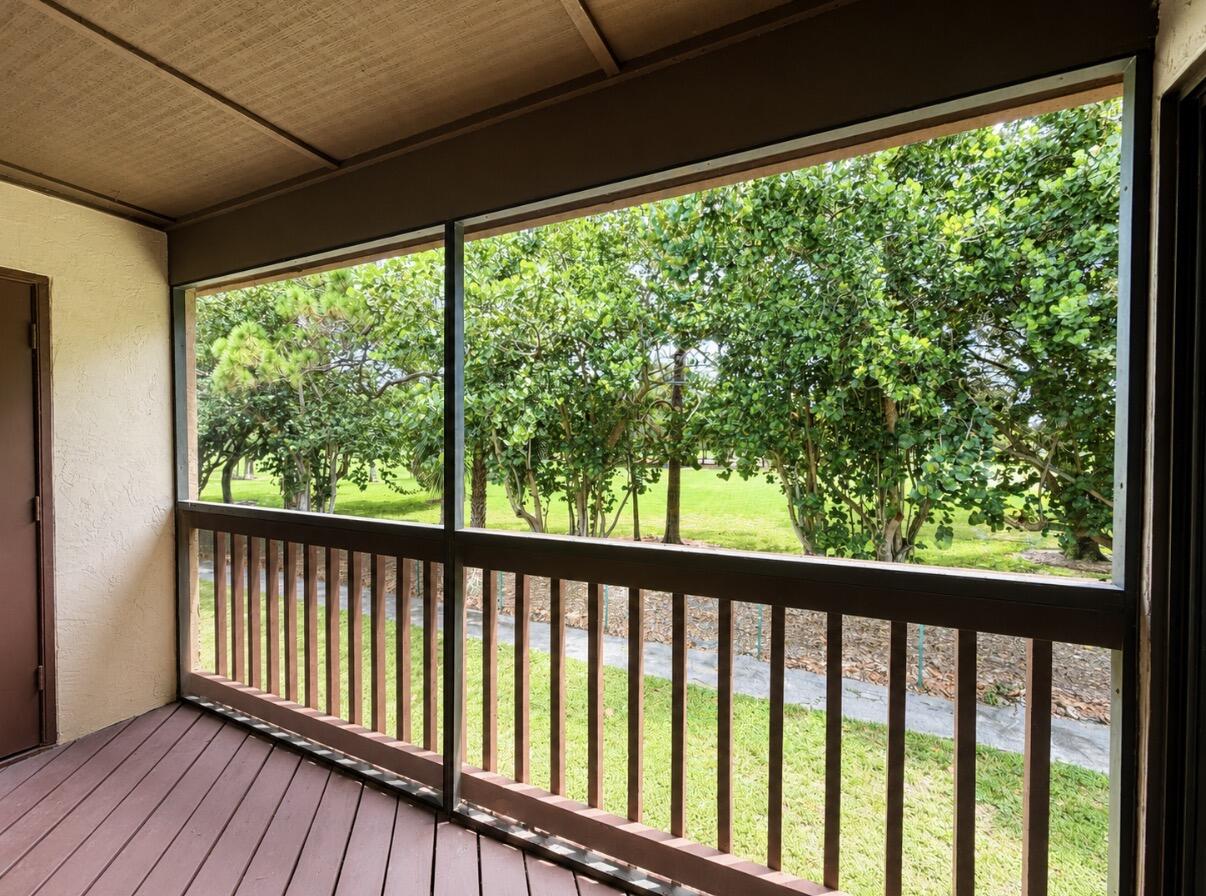 206 Lakeview Drive E Property Photo 14