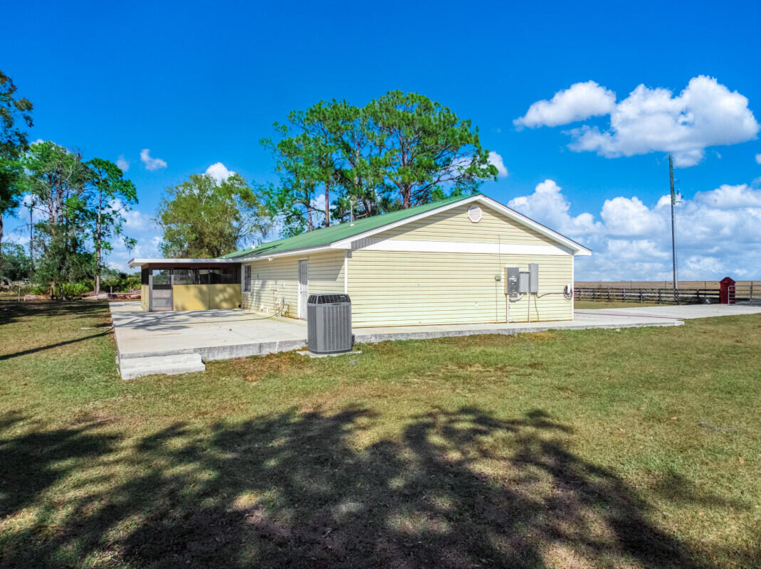 948 S Riverdale Road Property Photo 3