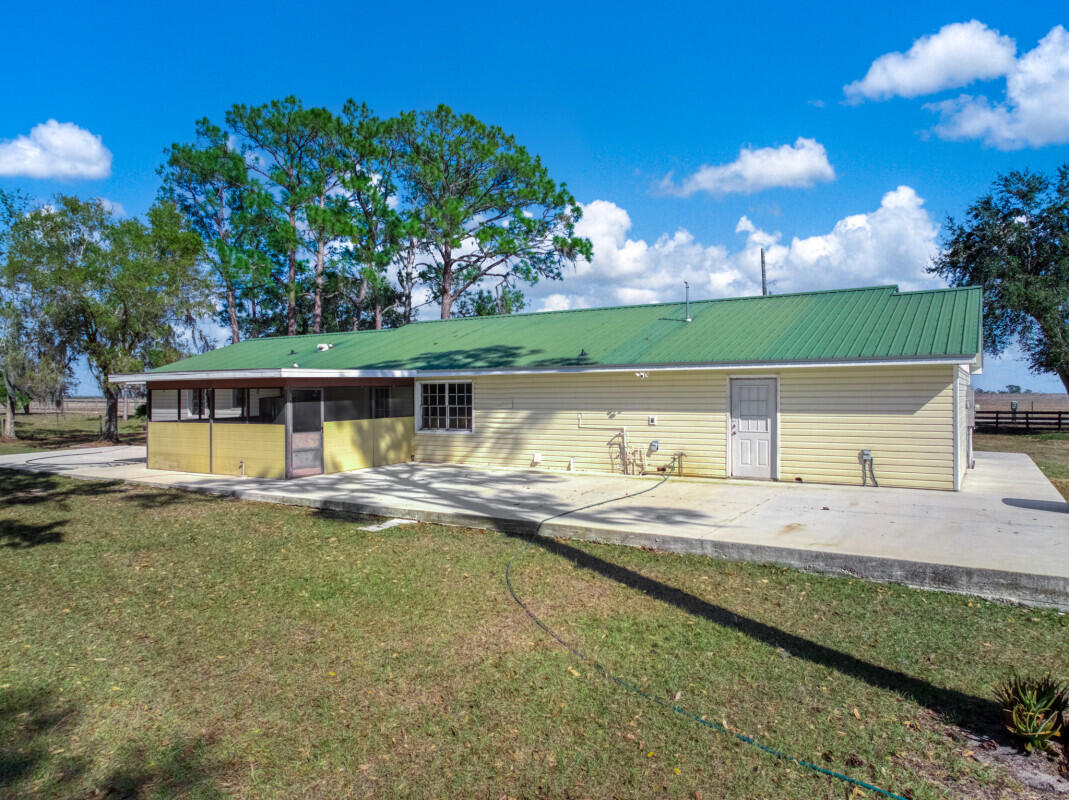 948 S Riverdale Road Property Photo 4