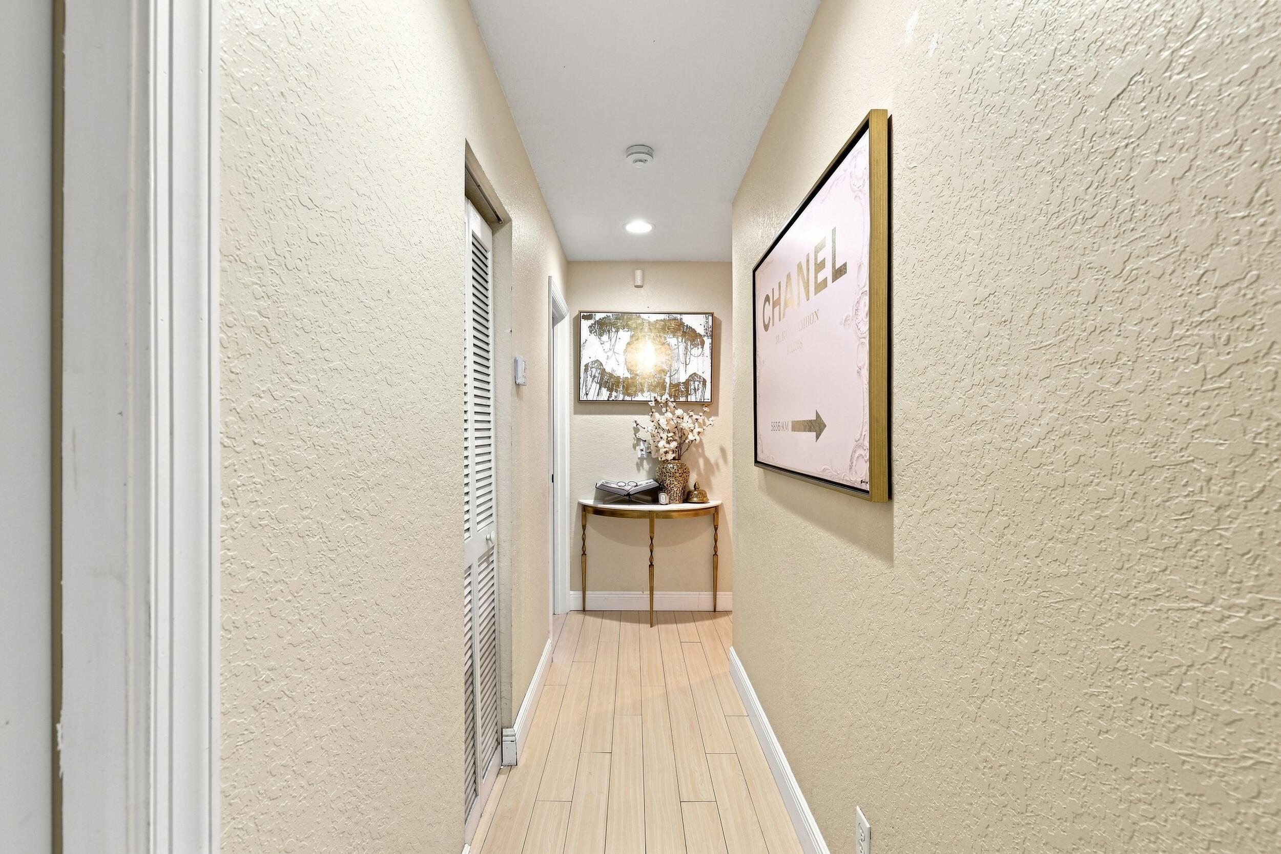 2118 E Ridge Circle E Property Photo 11