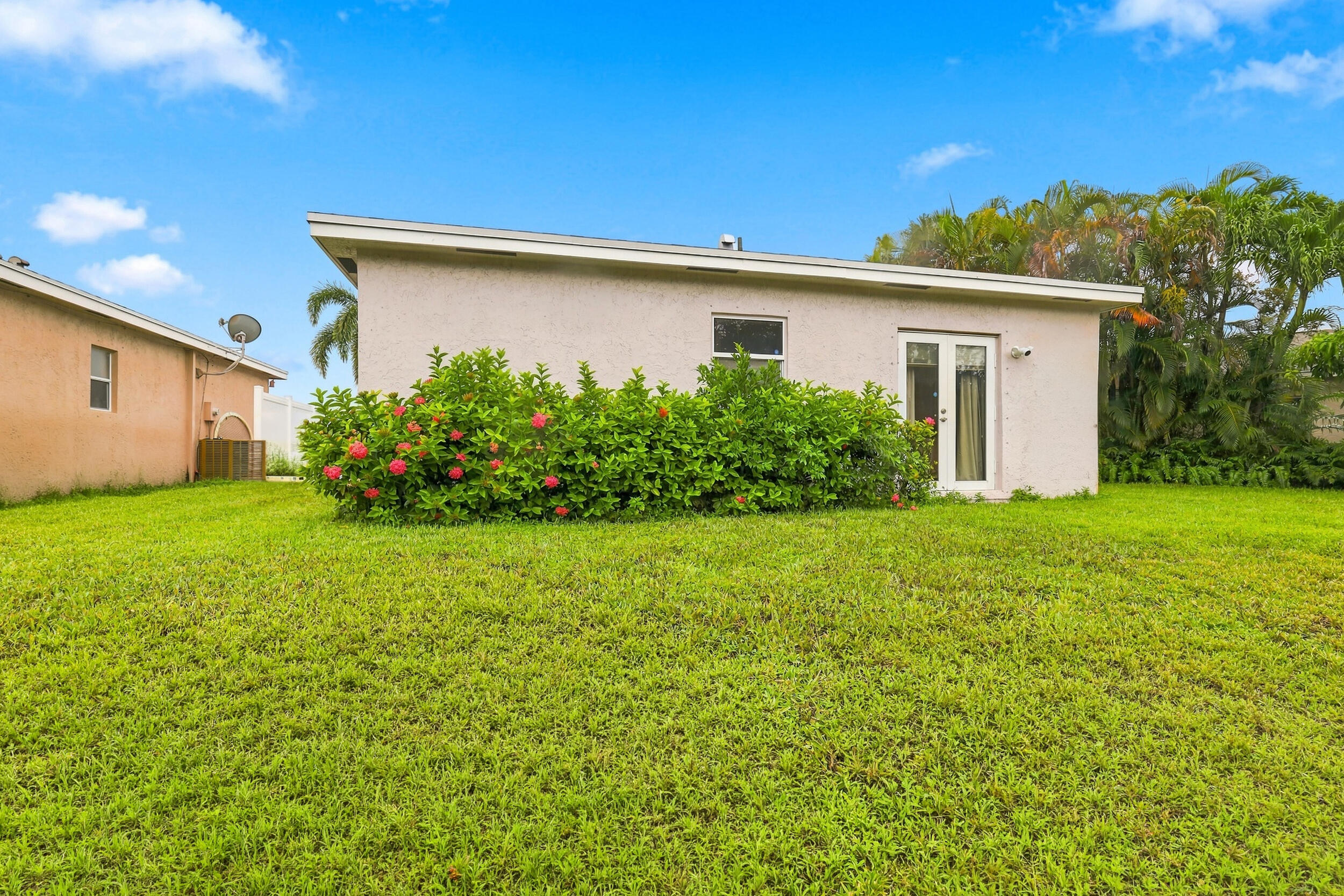 2118 E Ridge Circle E Property Photo 20