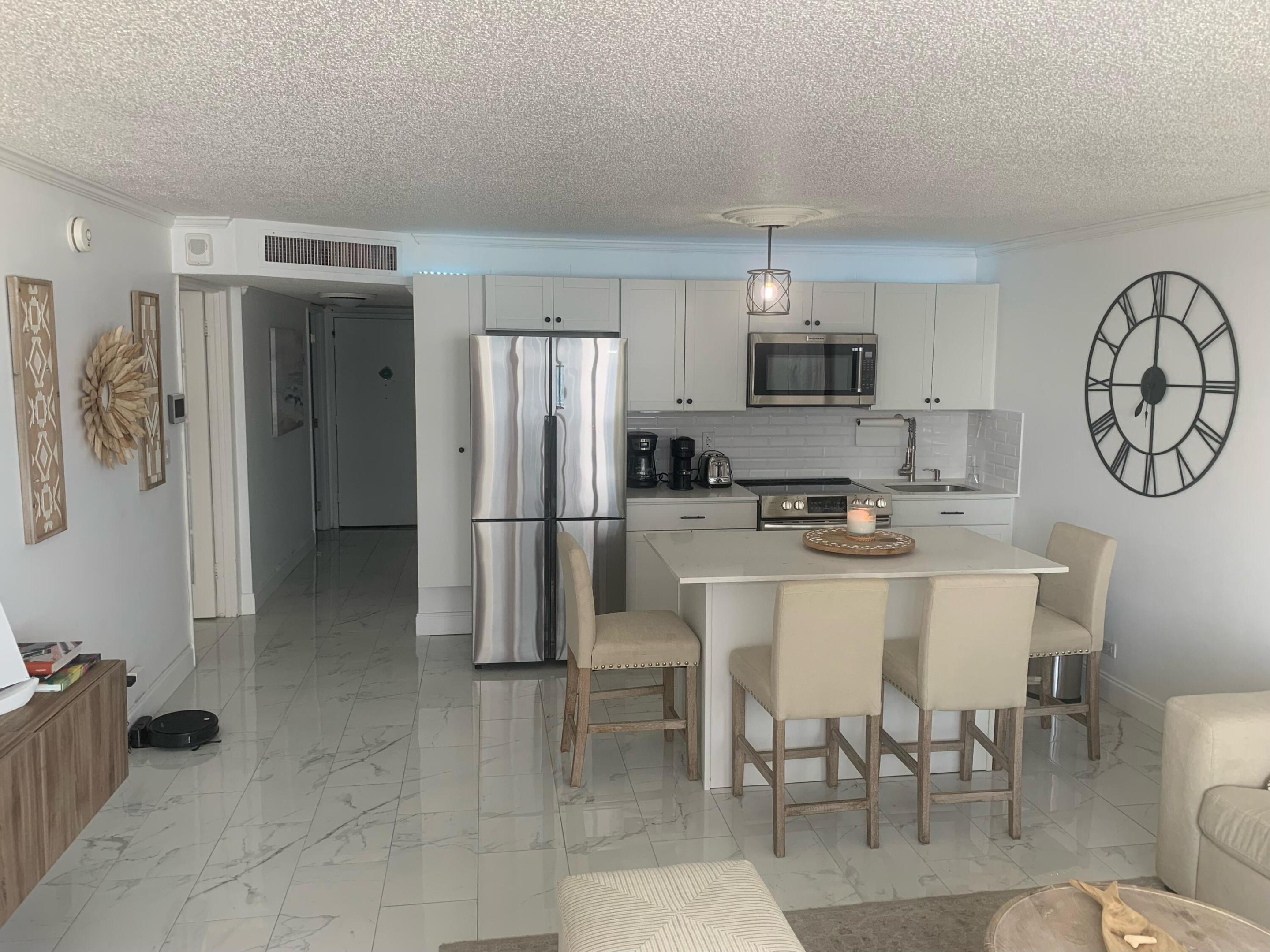 6039 Collins Avenue 1722 Property Photo 2