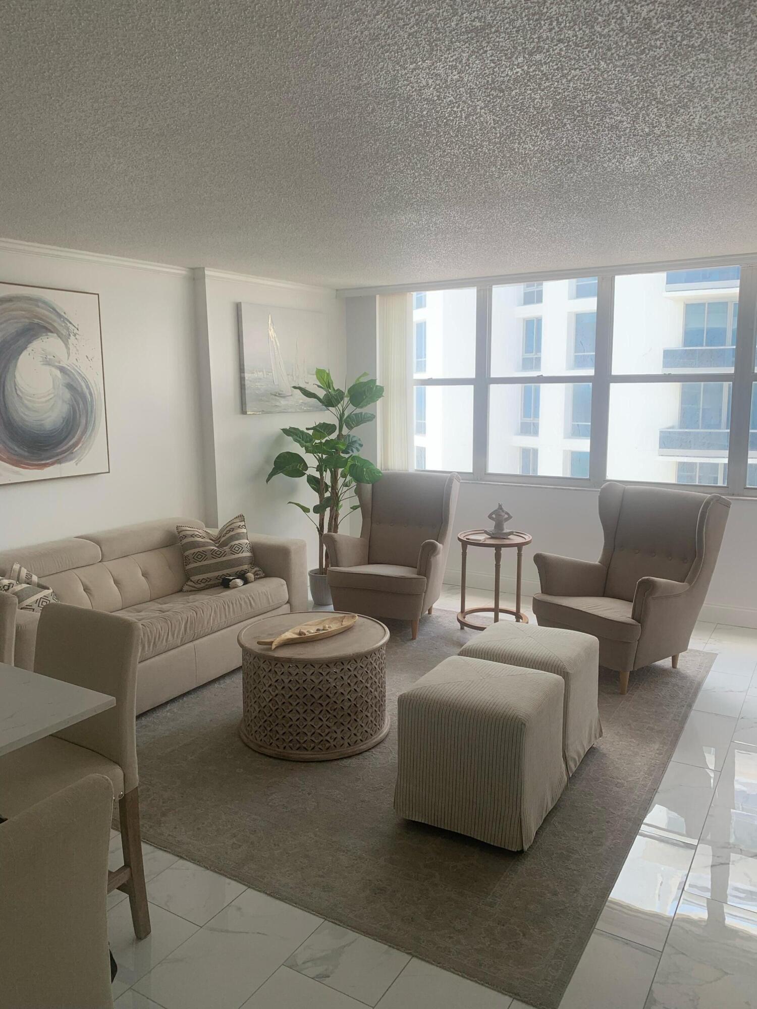 6039 Collins Avenue 1722 Property Photo 3