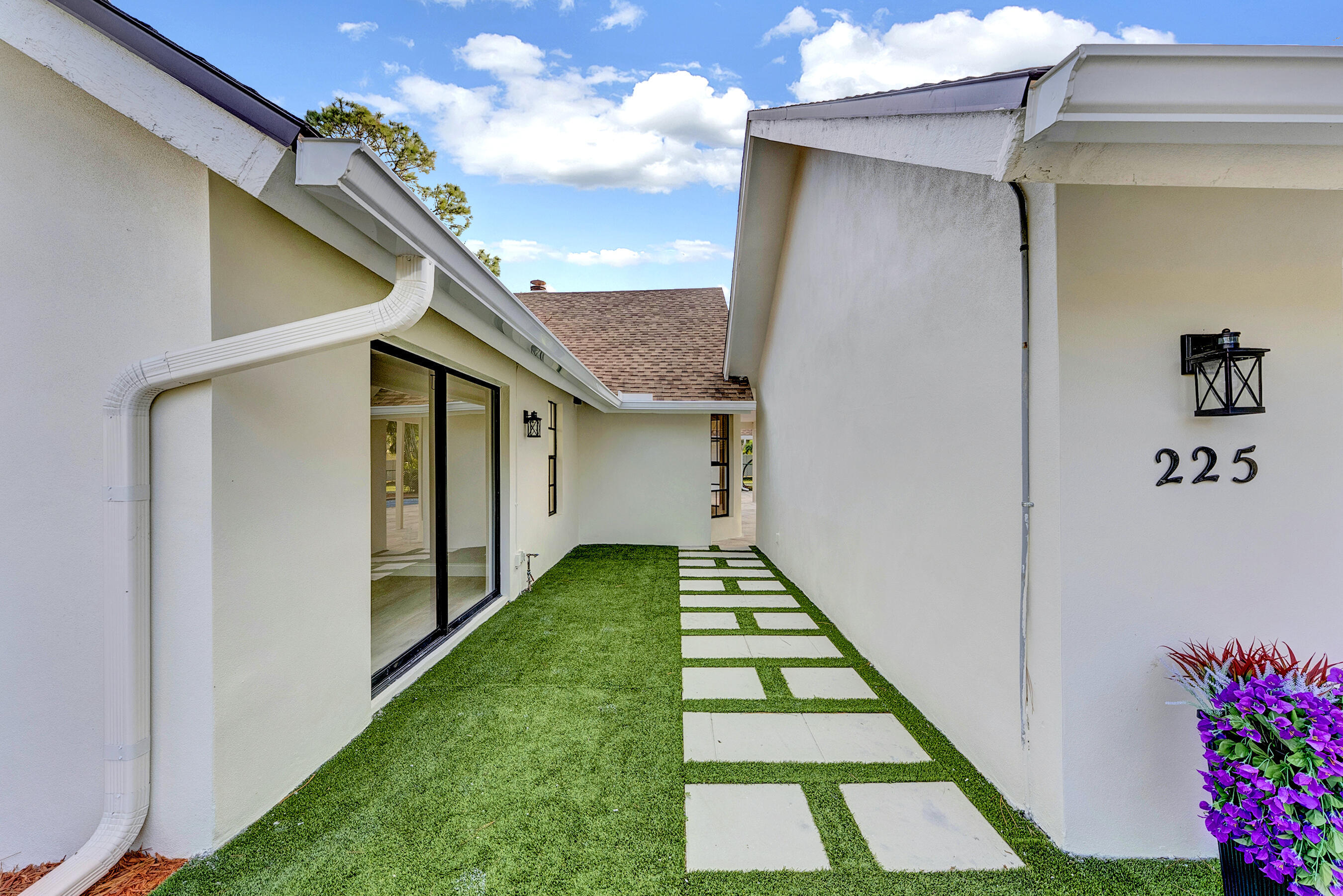 225 Sulky Way Property Photo 6