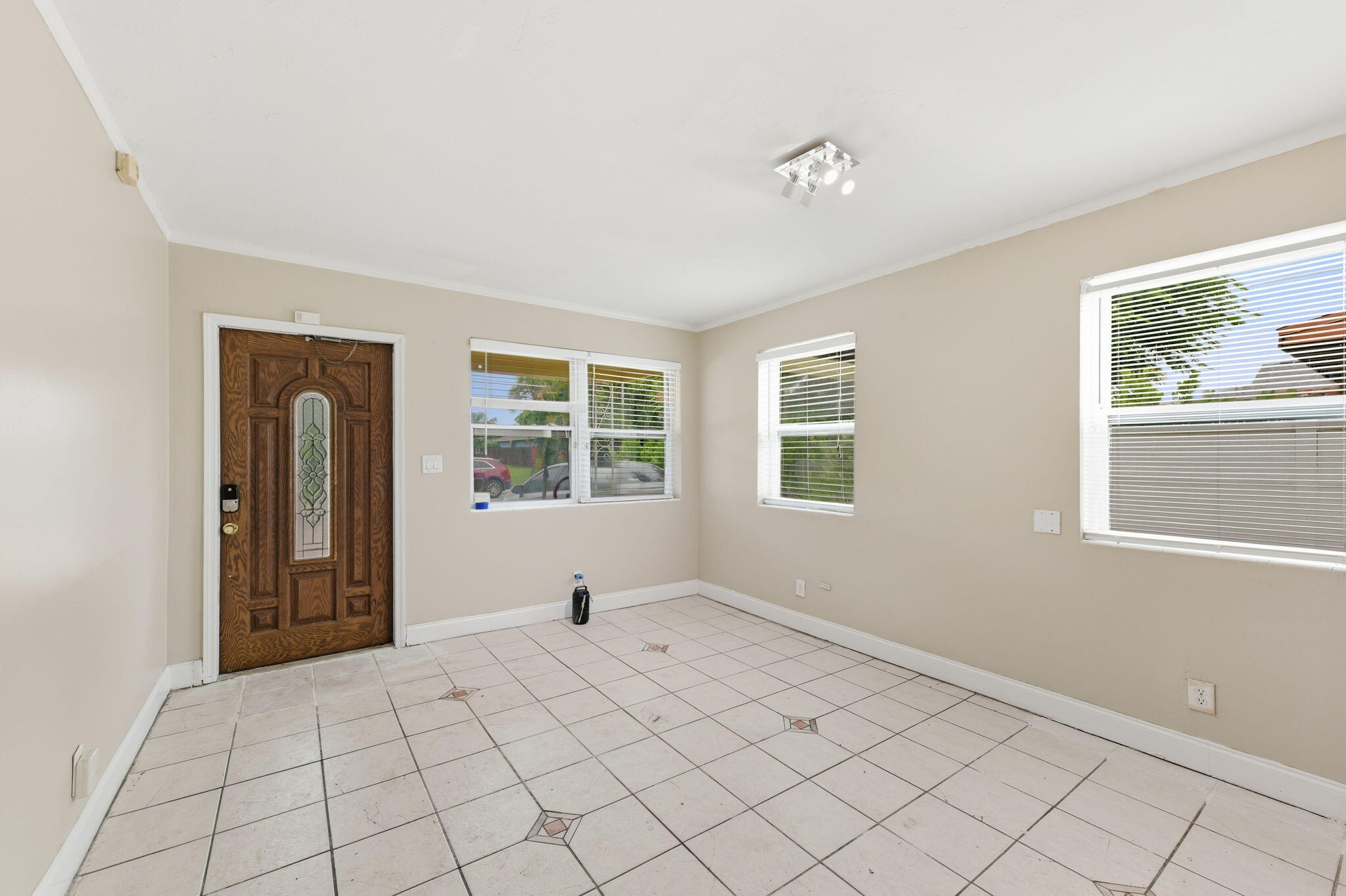939 Charles Street Property Photo 8