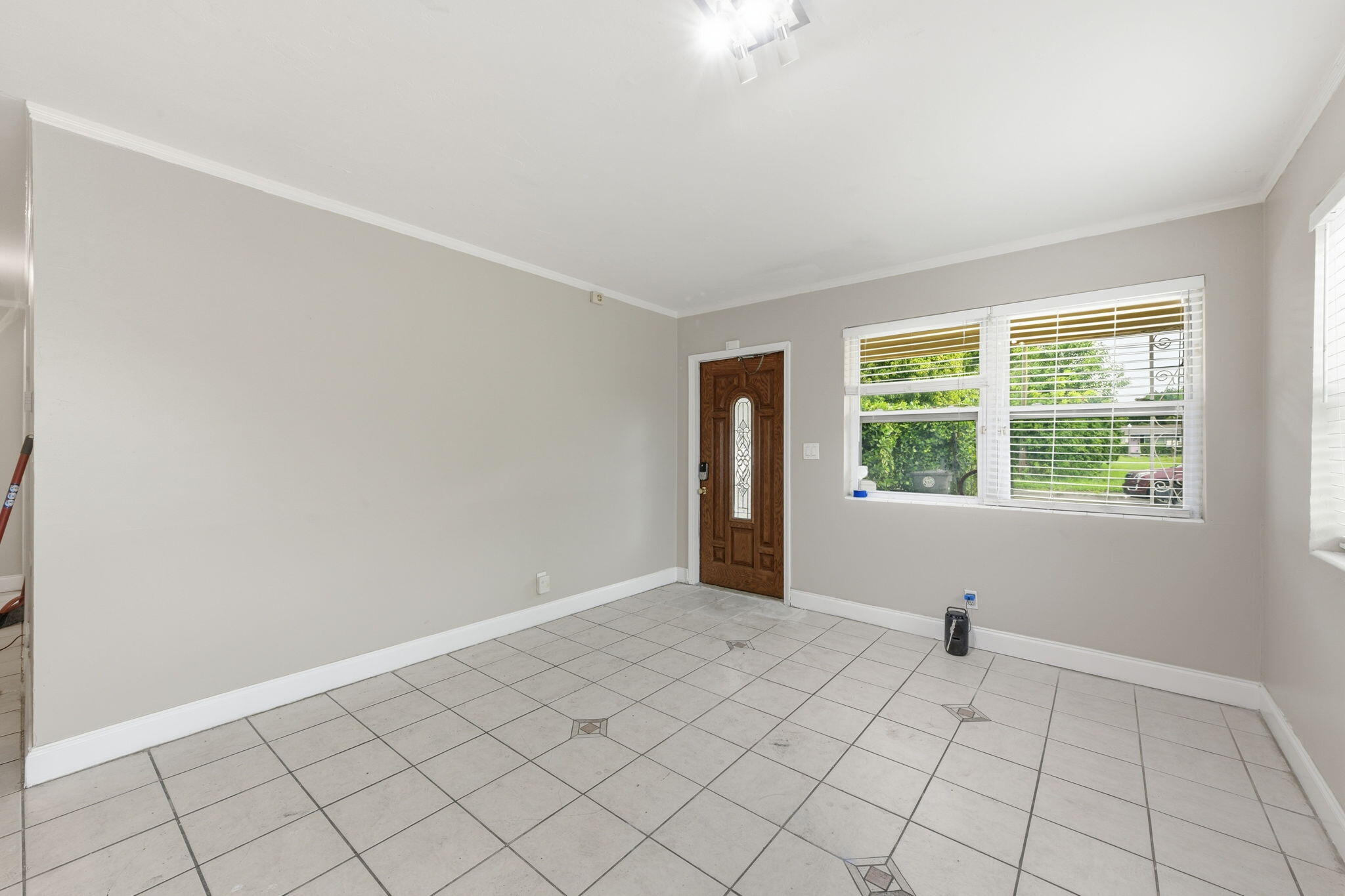 939 Charles Street Property Photo 9