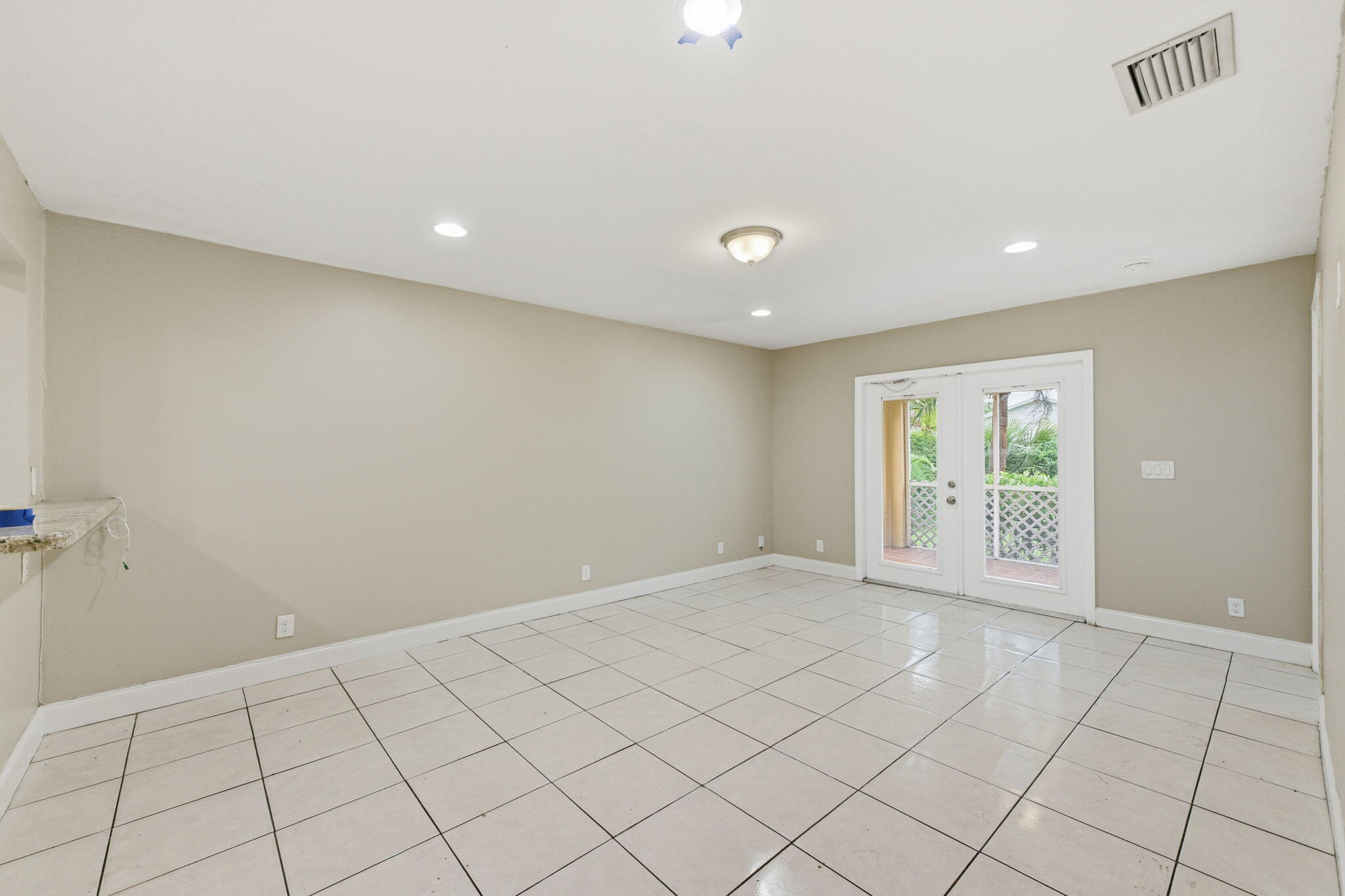 939 Charles Street Property Photo 10