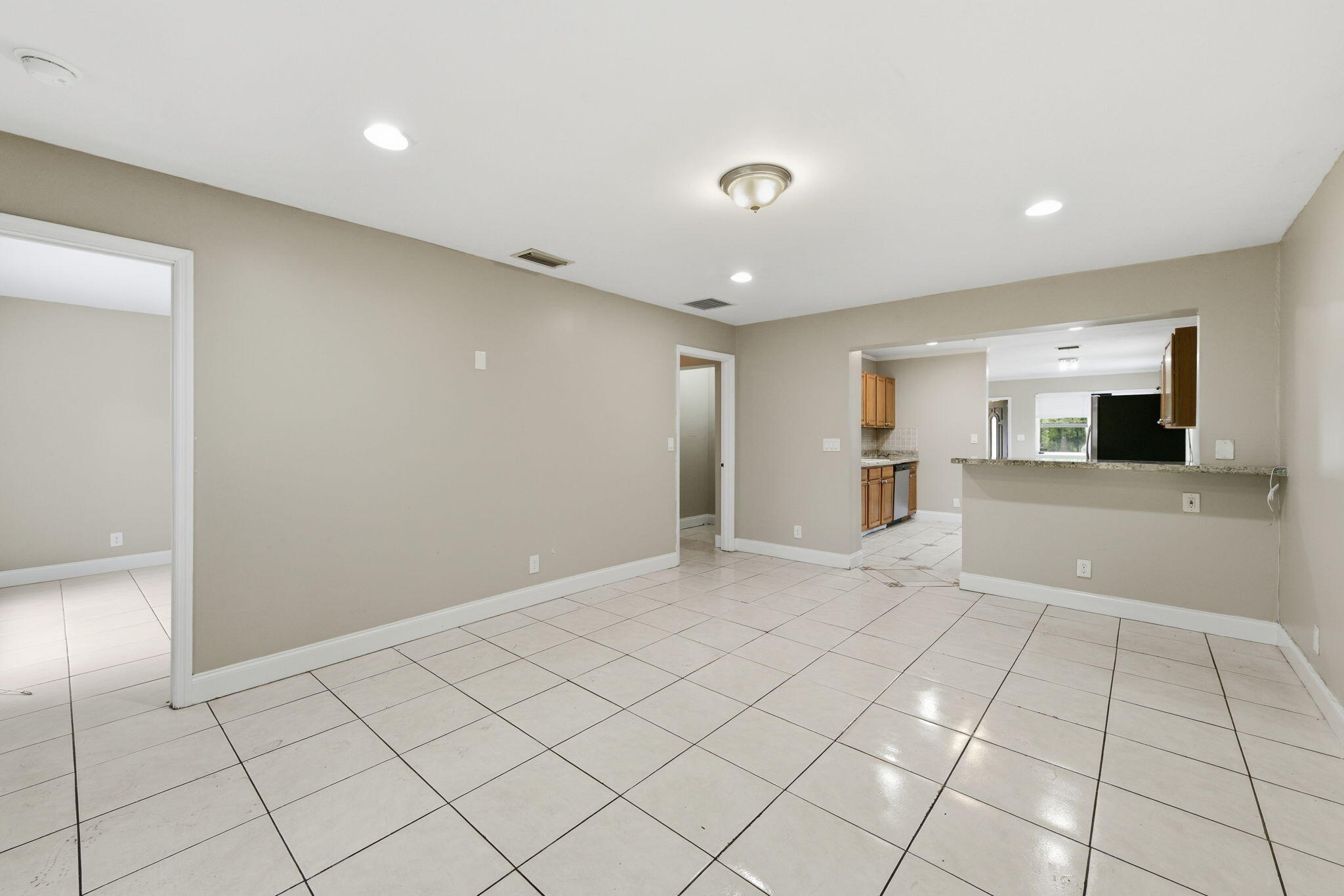 939 Charles Street Property Photo 12