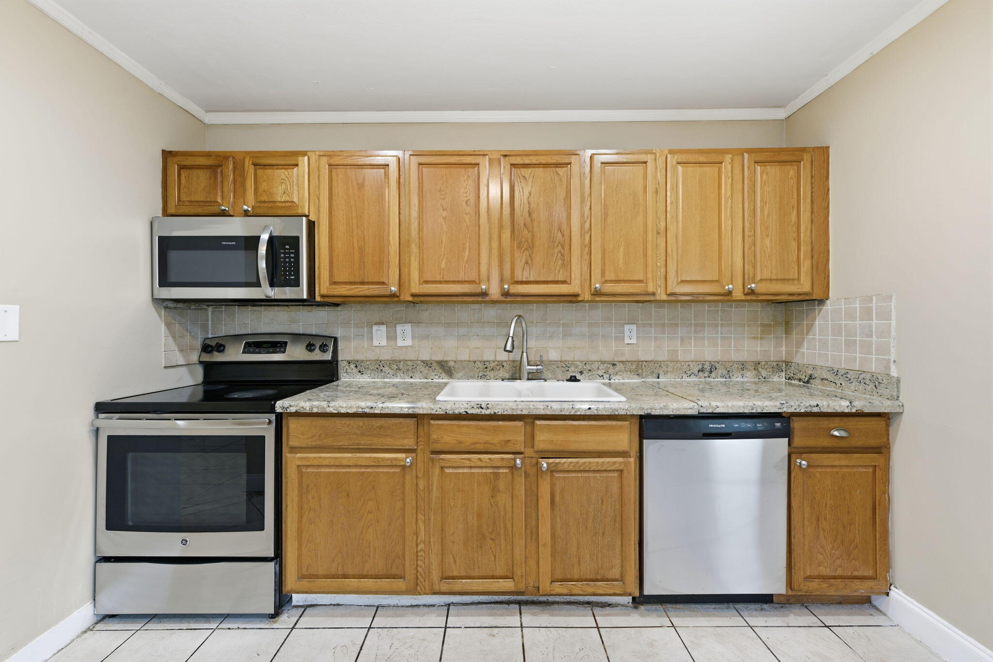 939 Charles Street Property Photo 13