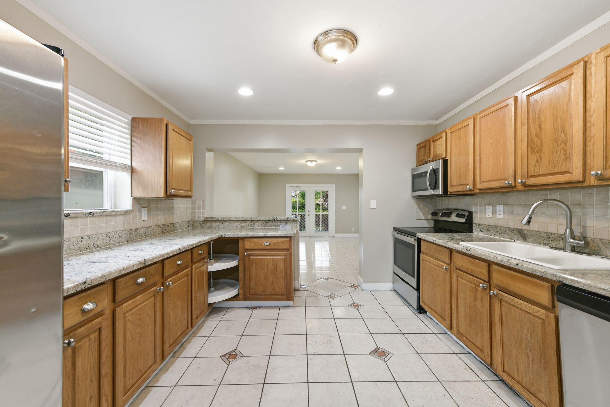 939 Charles Street Property Photo 16