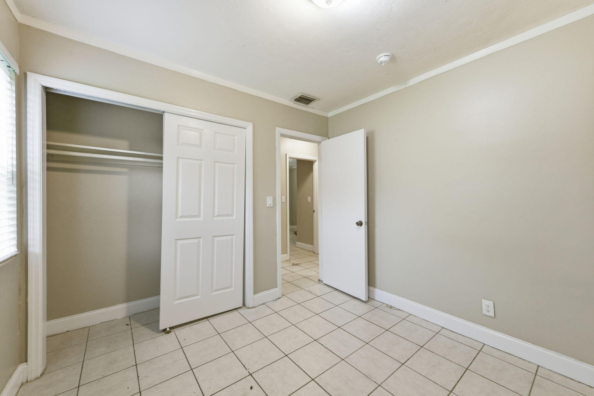 939 Charles Street Property Photo 18